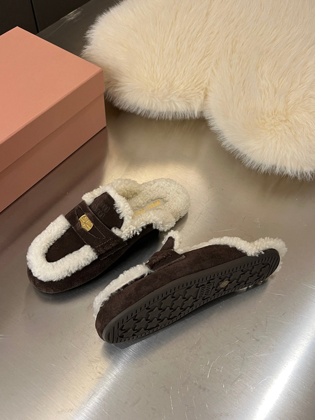 Miu Logo-Embossed Slippers Deep Neutral Suede Shearling 455920