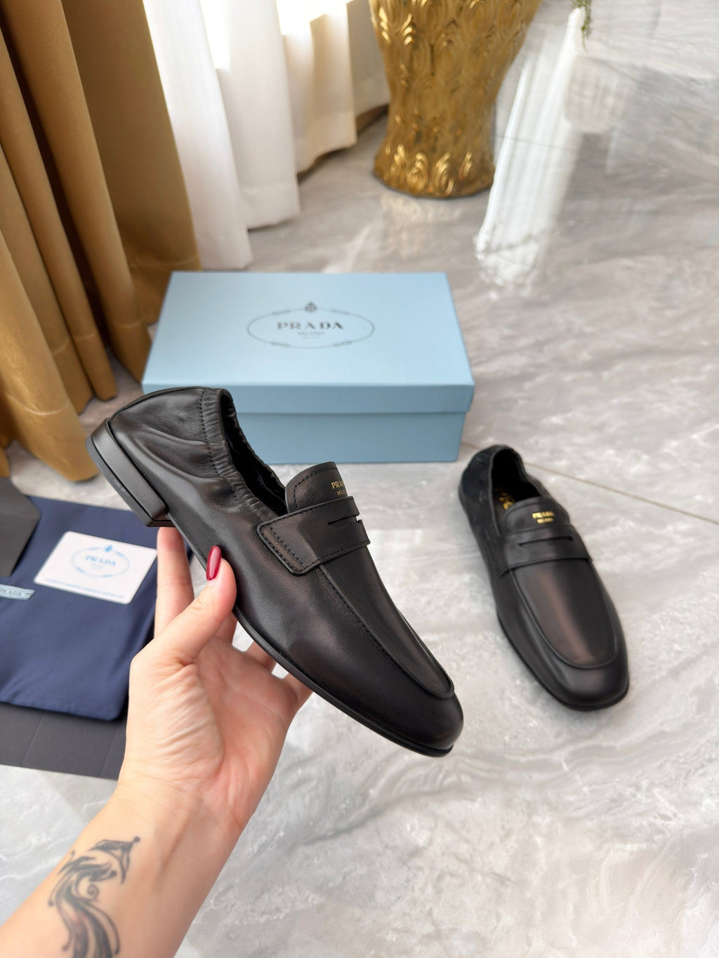 Prada 25SS Casual Elastic Loafers Black Distressed Calfskin 564183