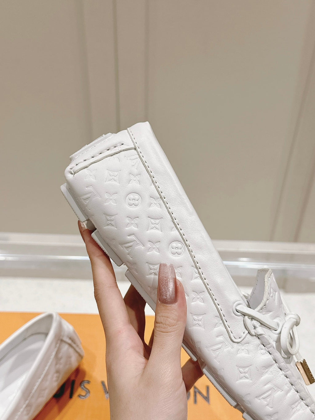 LV Gloria Loafer White Embossed Calfskin 480739