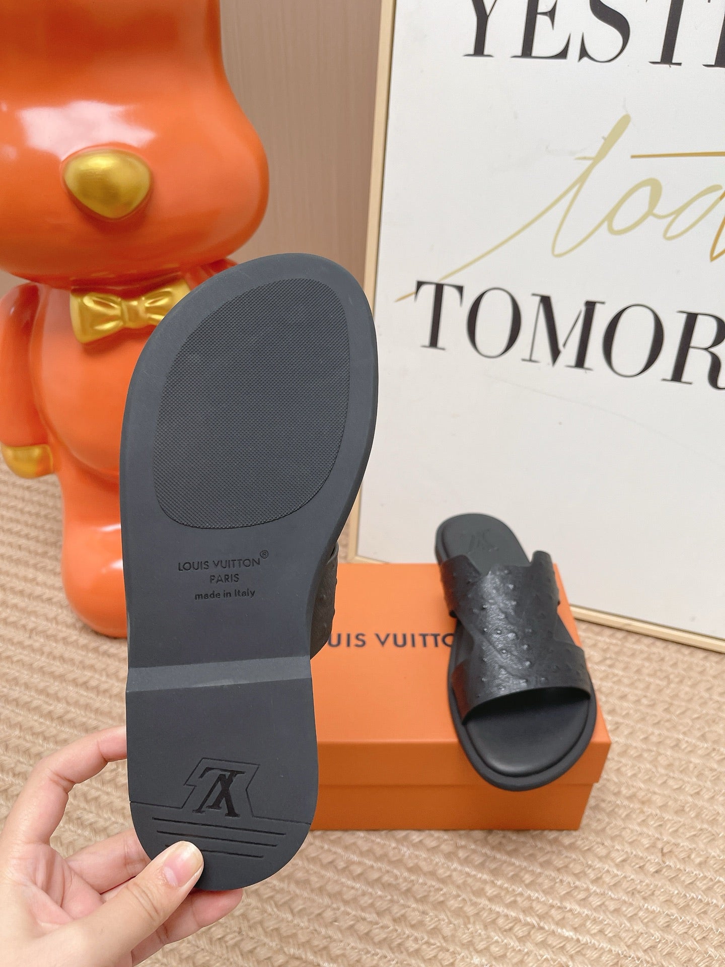 LV Oasis Mule Black Ostrich 854217