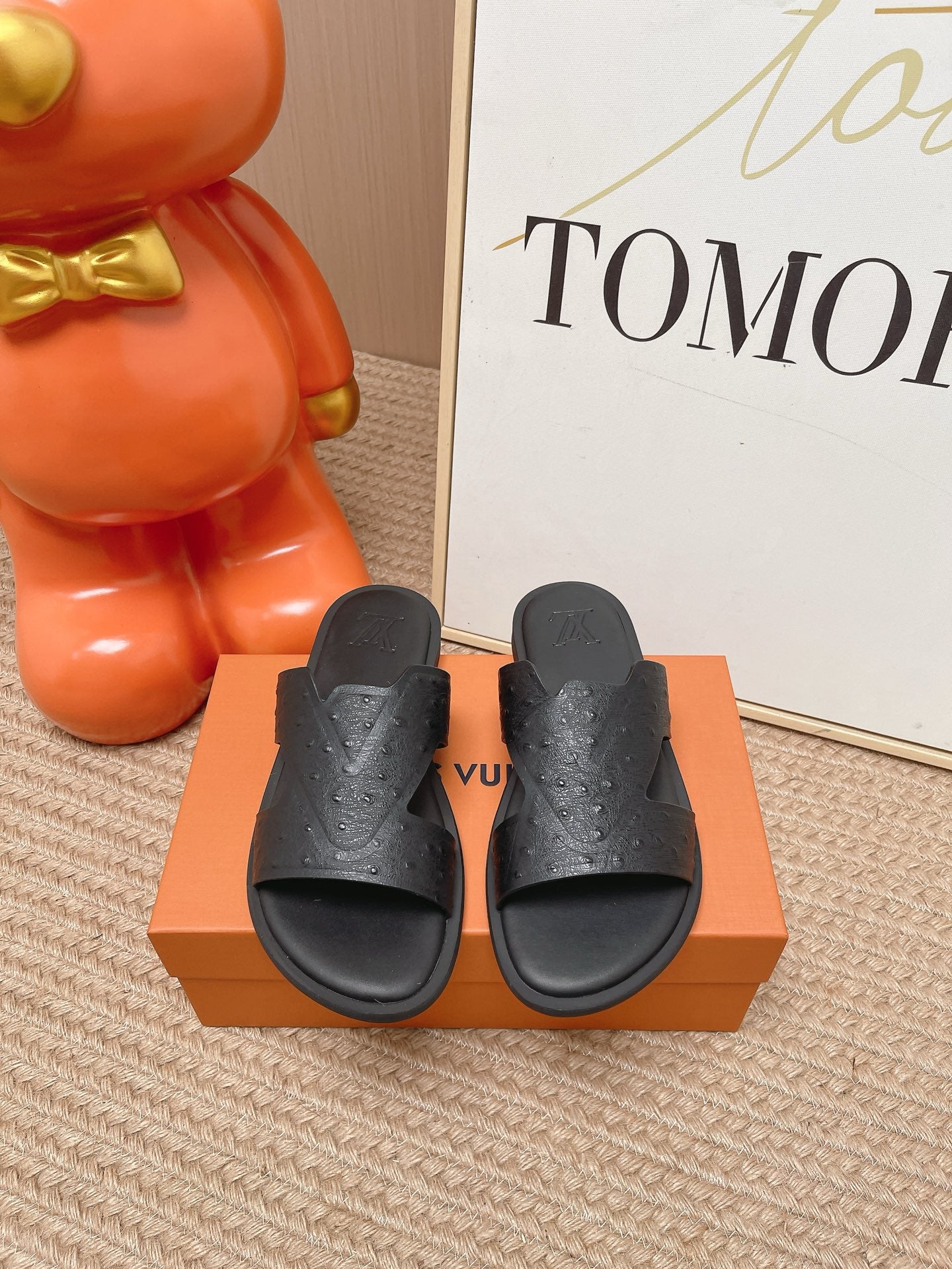 LV Oasis Mule Black Ostrich 854217