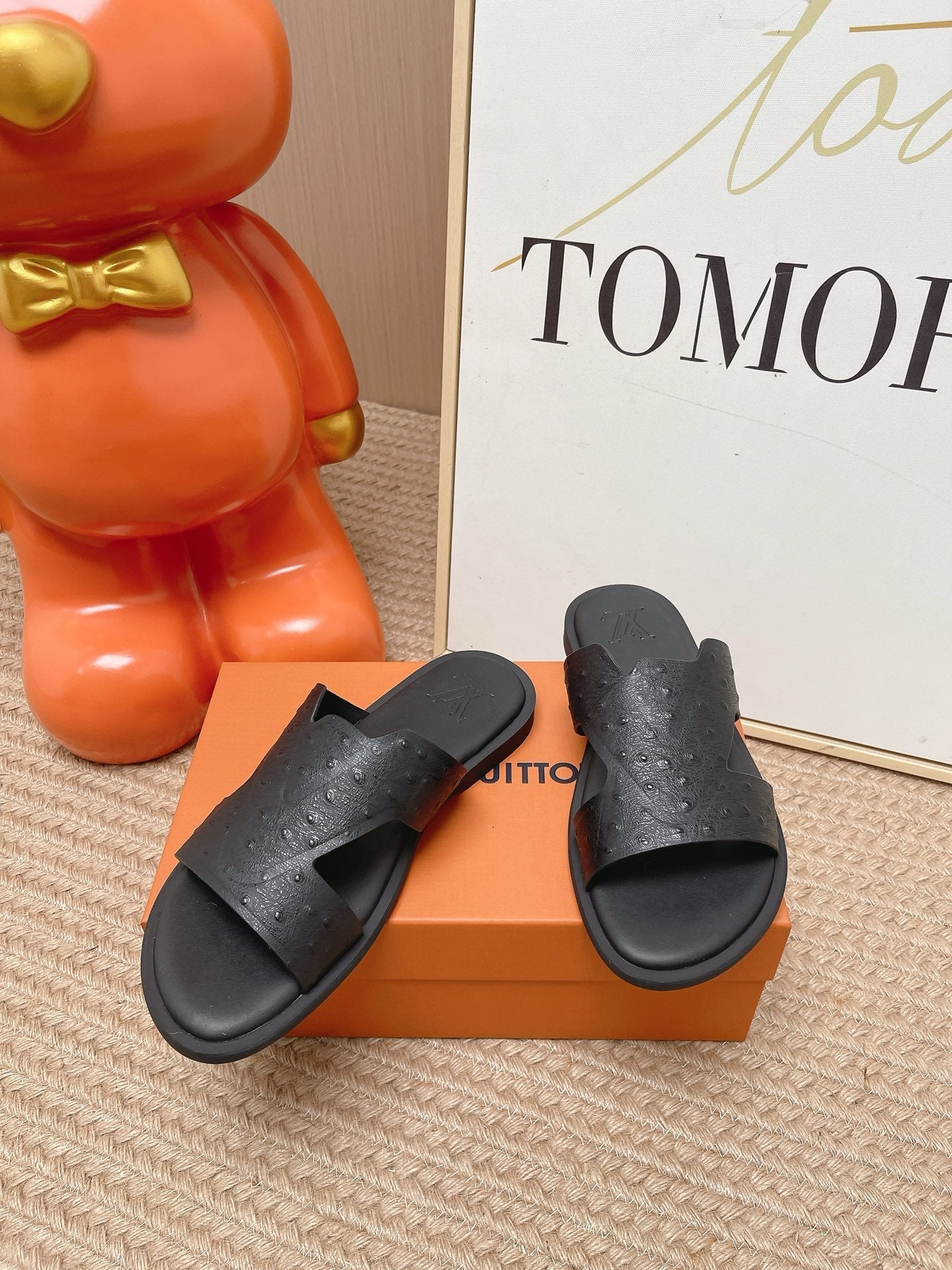 LV Oasis Mule Black Ostrich 854217