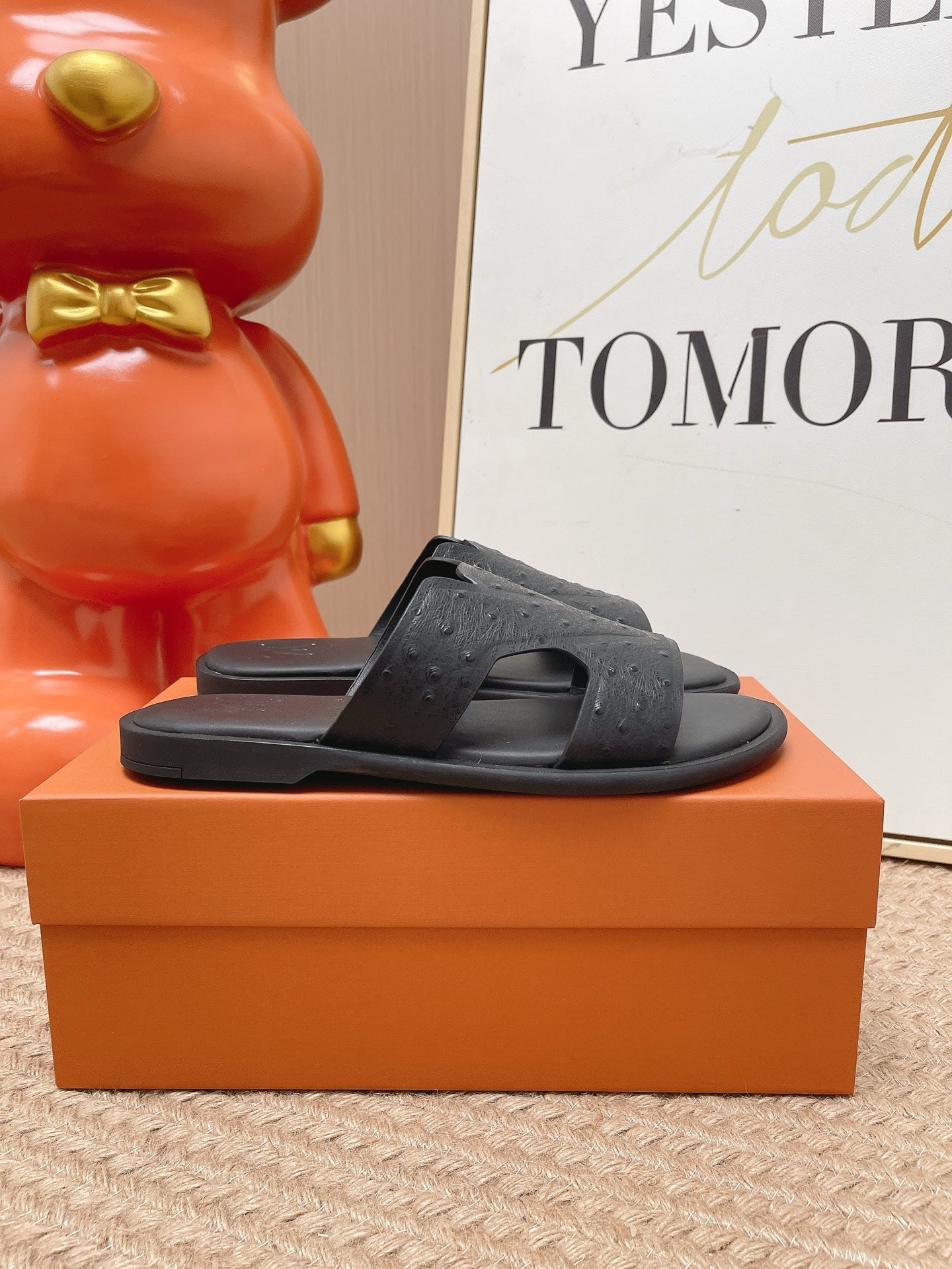 LV Oasis Mule Black Ostrich 854217