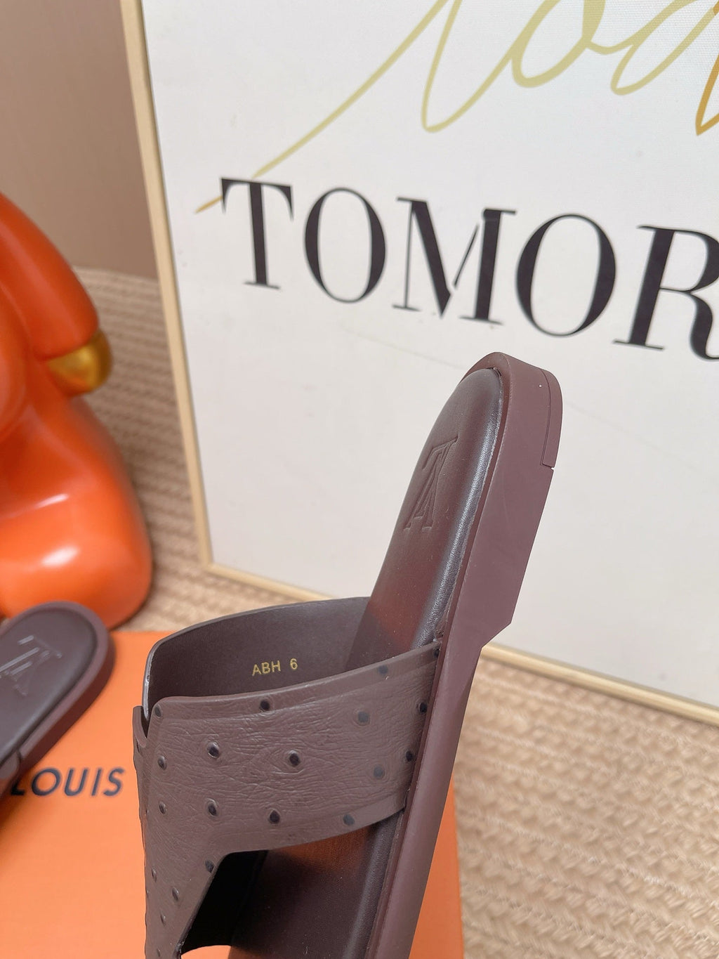 LV Oasis Mule Coffee Ostrich 854220