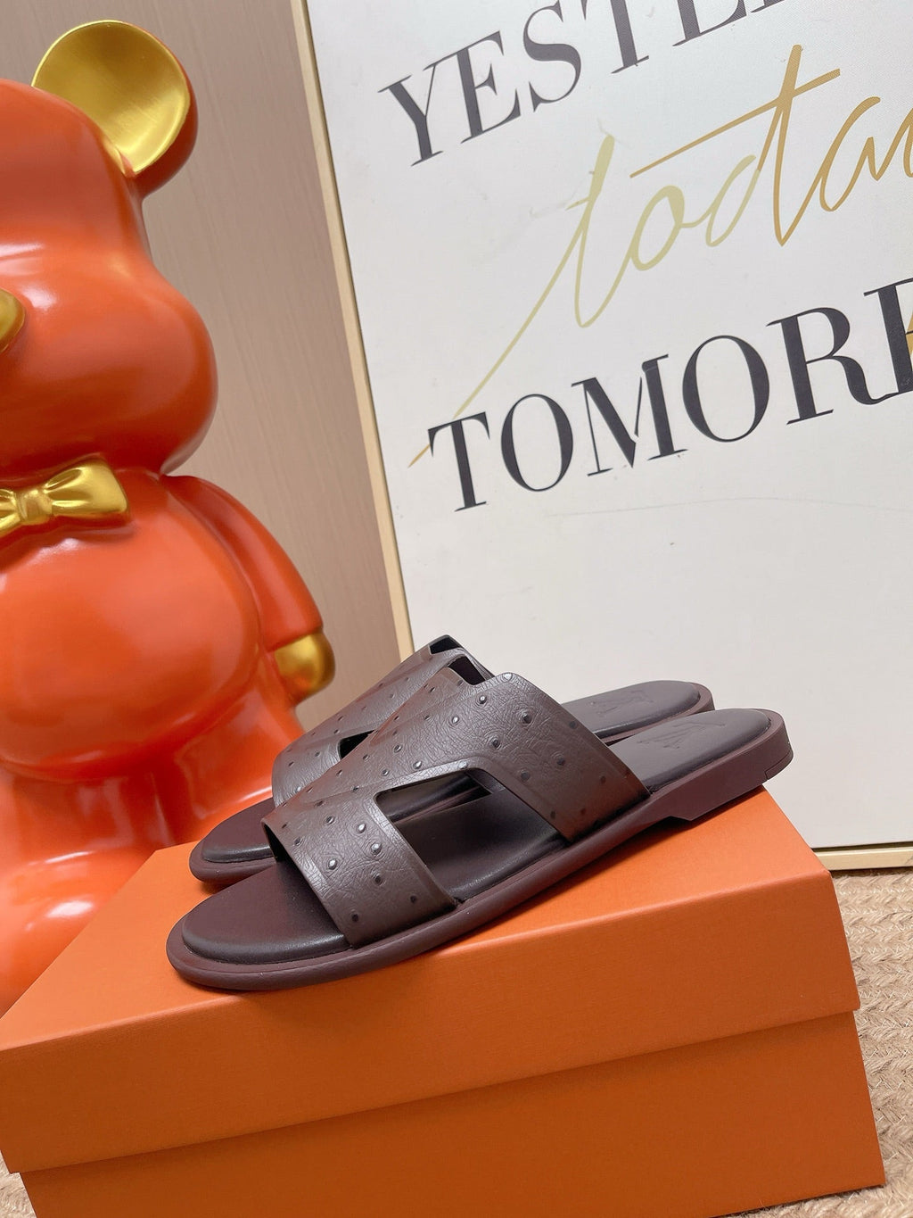 LV Oasis Mule Coffee Ostrich 854220