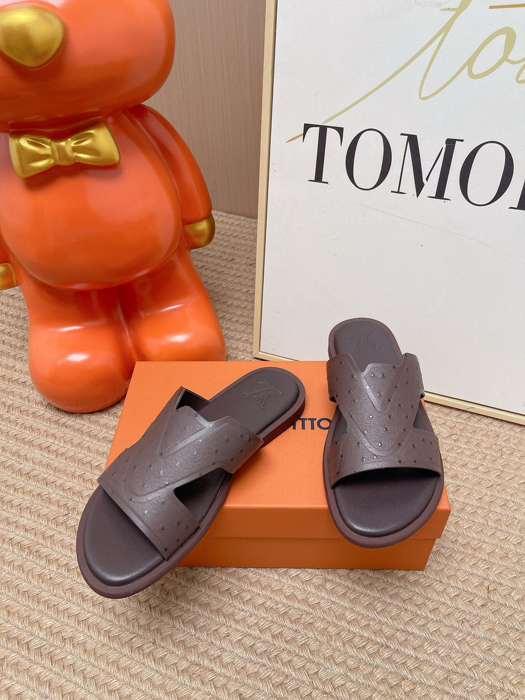 LV Oasis Mule Coffee Ostrich 854220