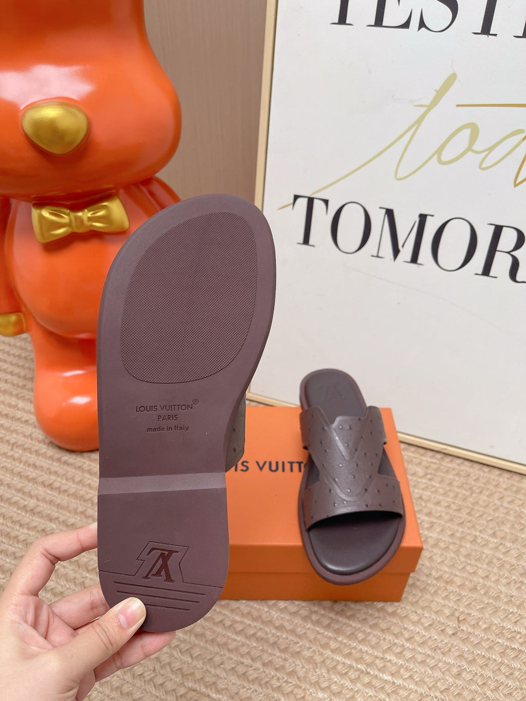 LV Oasis Mule Coffee Ostrich 854220