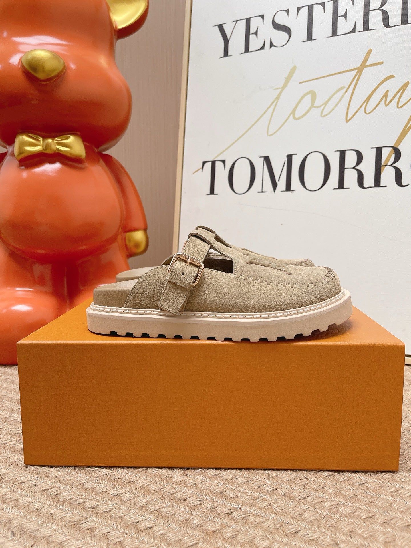 LV Colorado Closed Mule Taupe Suede 854266