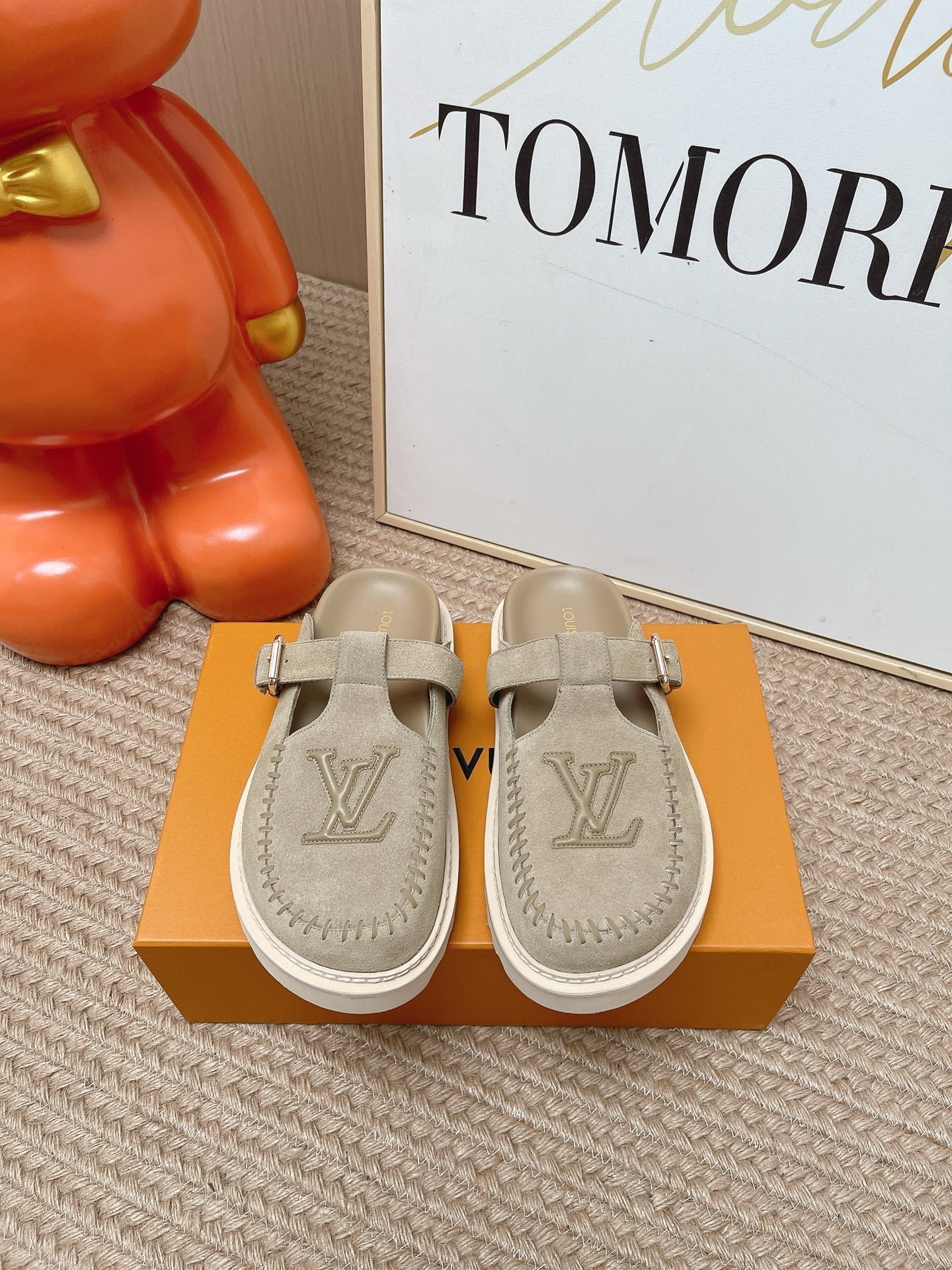 LV Colorado Closed Mule Taupe Suede 854266
