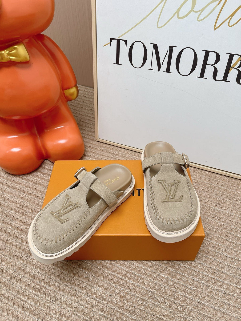 LV Colorado Closed Mule Taupe Suede 854266