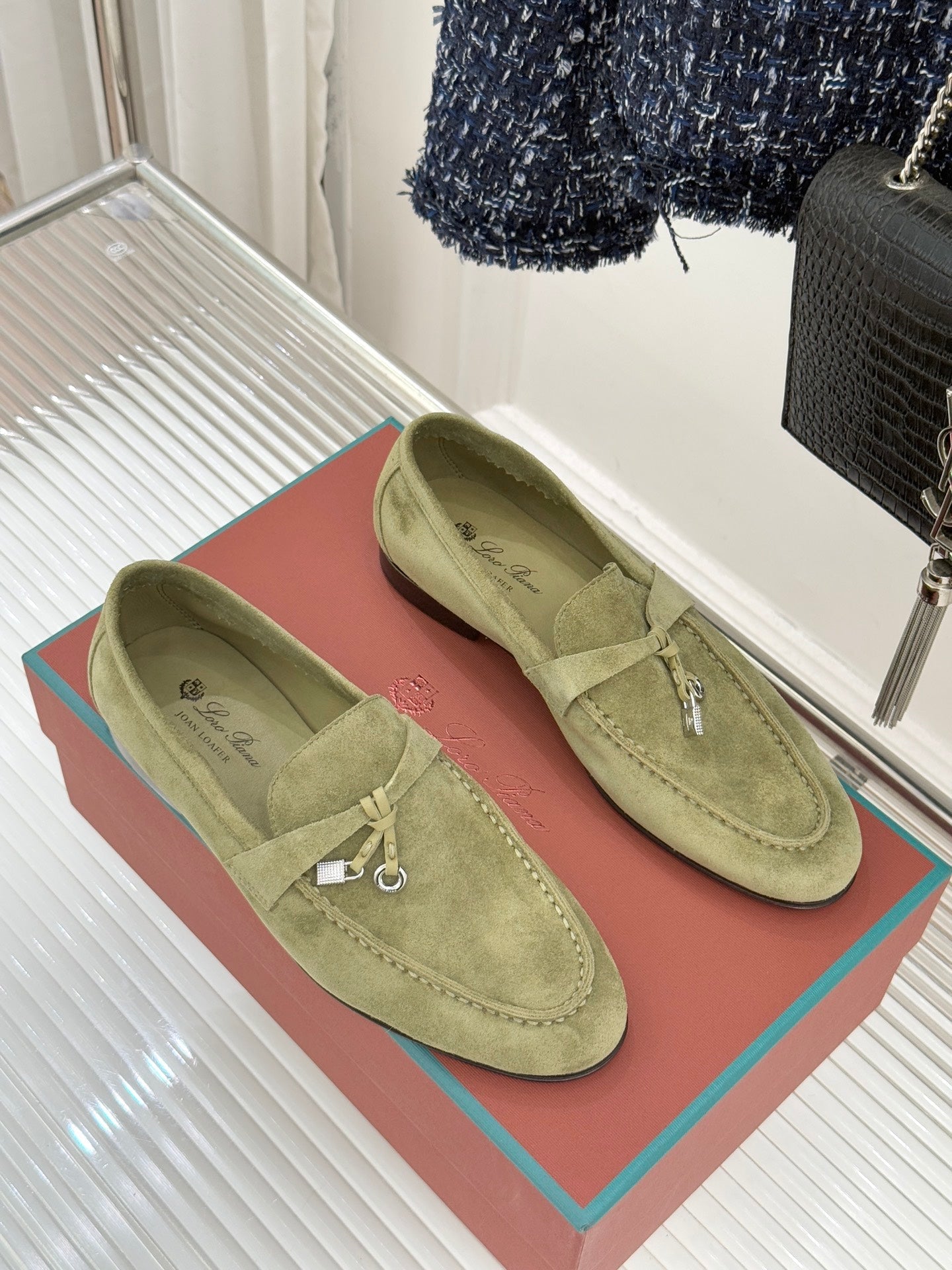 LP 26ss Summer Charms Walk Loafer Light Green Gold Suede 632564