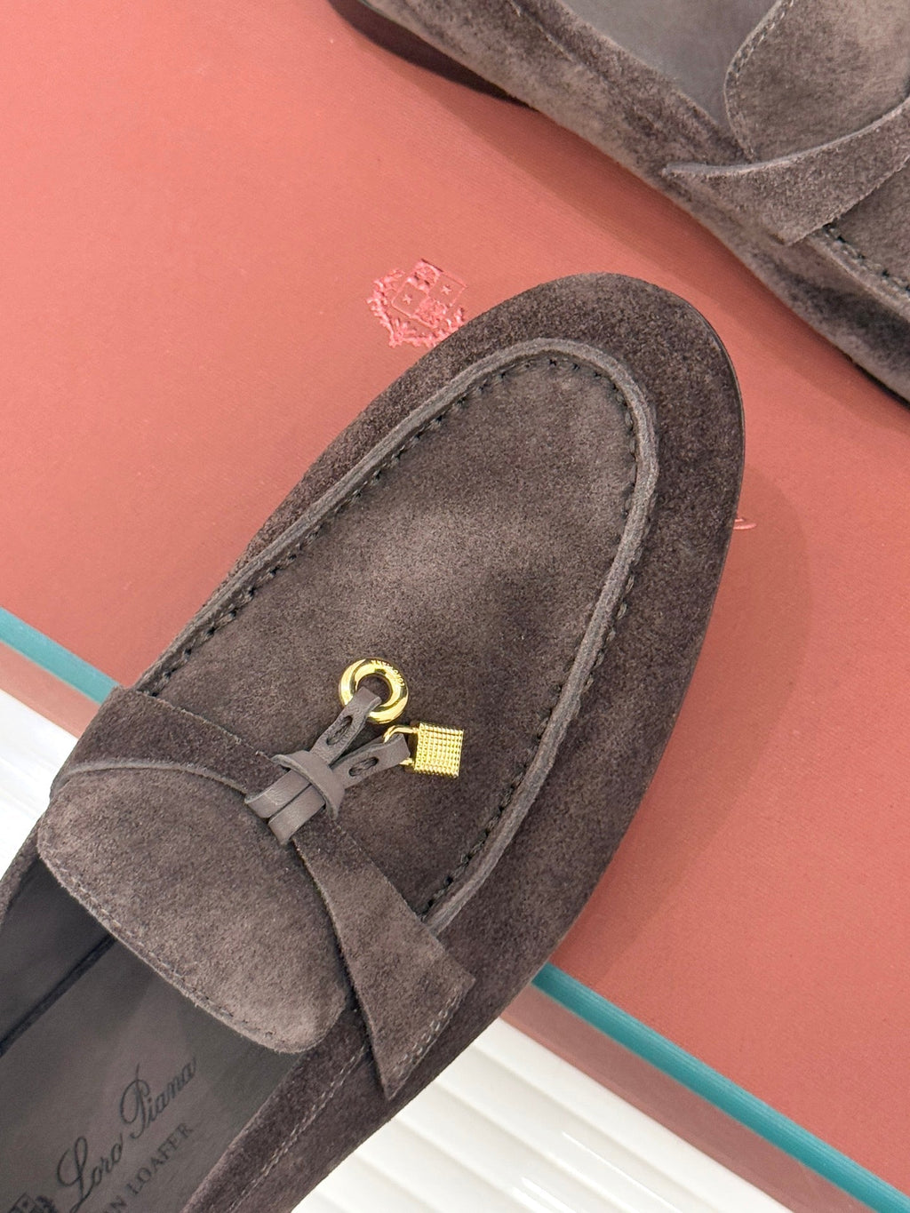 LP 26ss Summer Charms Walk Loafer Dark Brown Gold Suede 632567