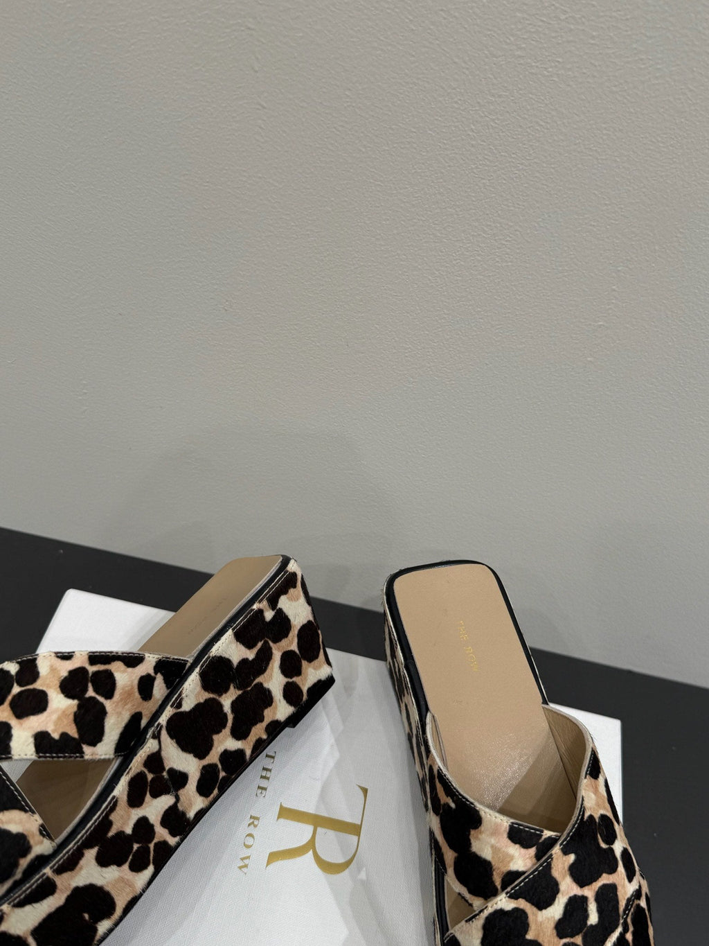 The Row Thick-soled Cross-strap Sandals 6cm Leopard Print Horsehair 337447