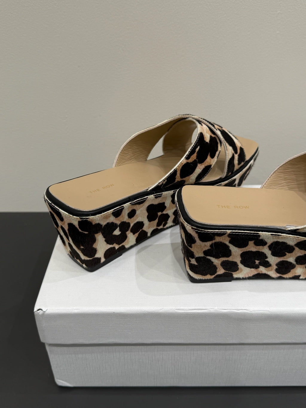 The Row Thick-soled Cross-strap Sandals 6cm Leopard Print Horsehair 337447