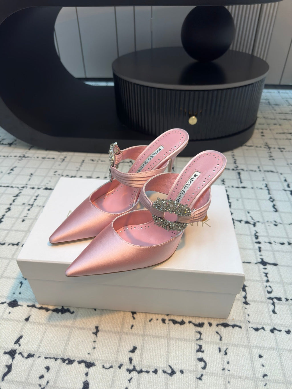 Manolo Satin Maidugura Mules 90mm Pink Satin