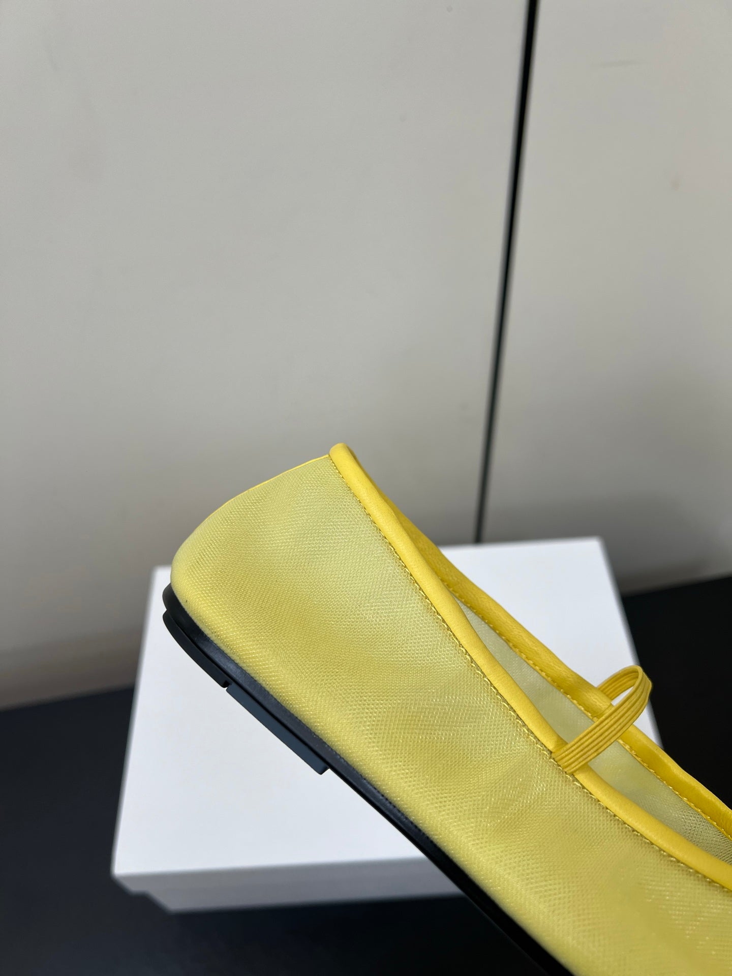 The Row Elastic Ballet Flats Light Yellow Lambskin 339987