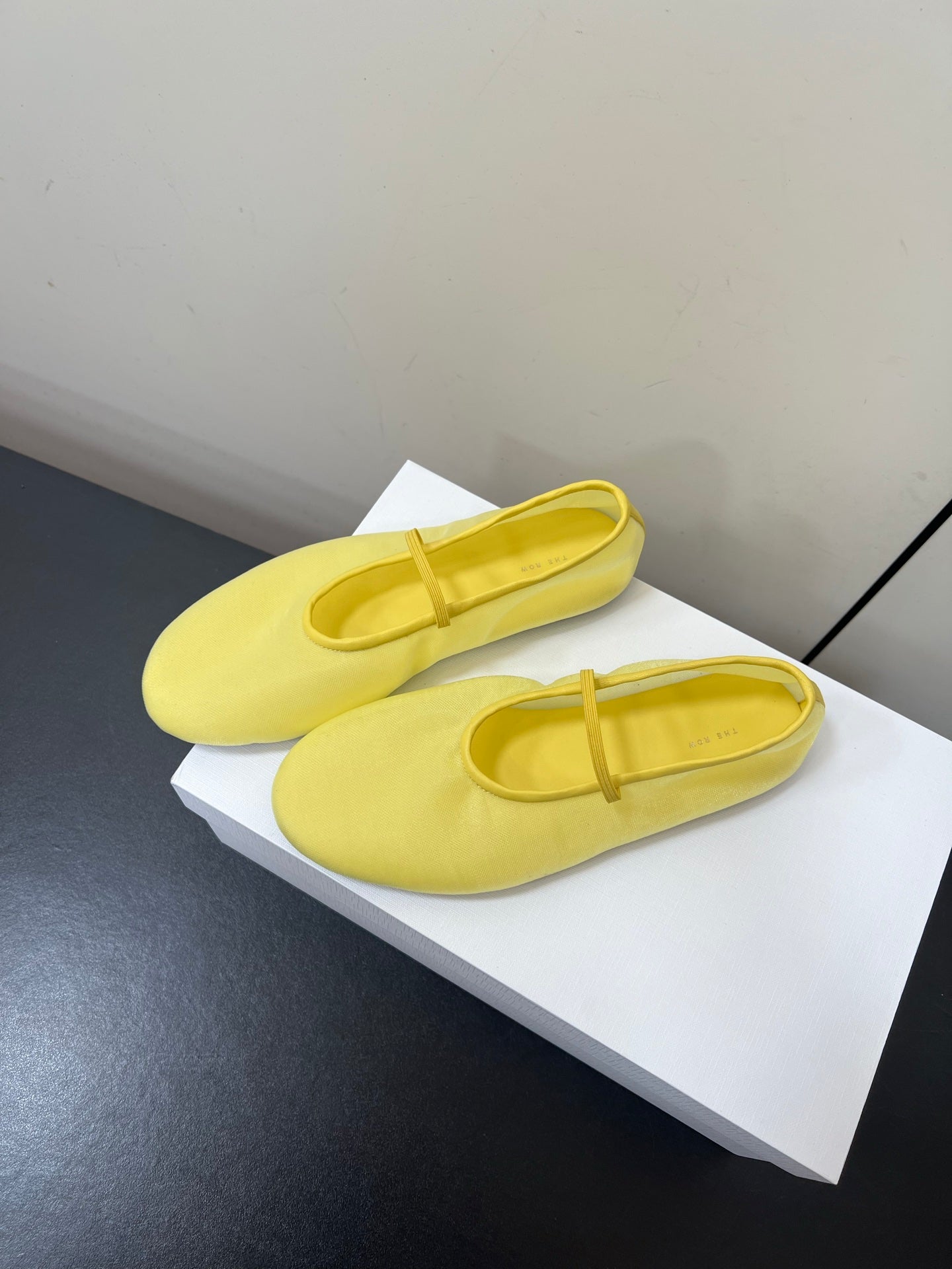 The Row Elastic Ballet Flats Light Yellow Lambskin 339987