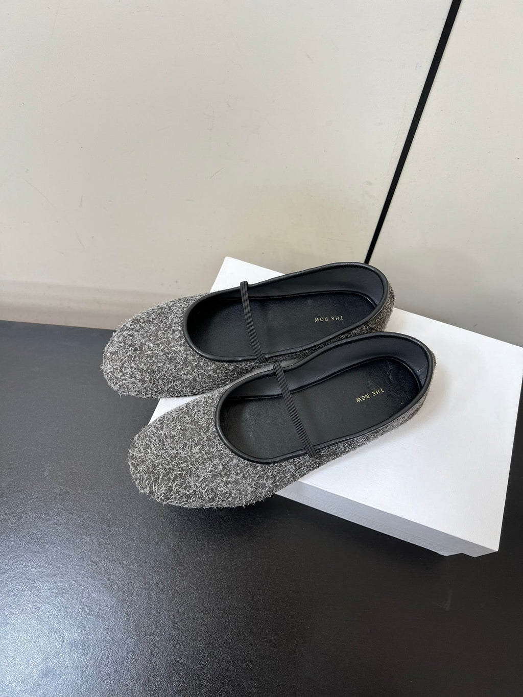 The Row Elastic Ballet Flats Light Grey Sheepskin 339992