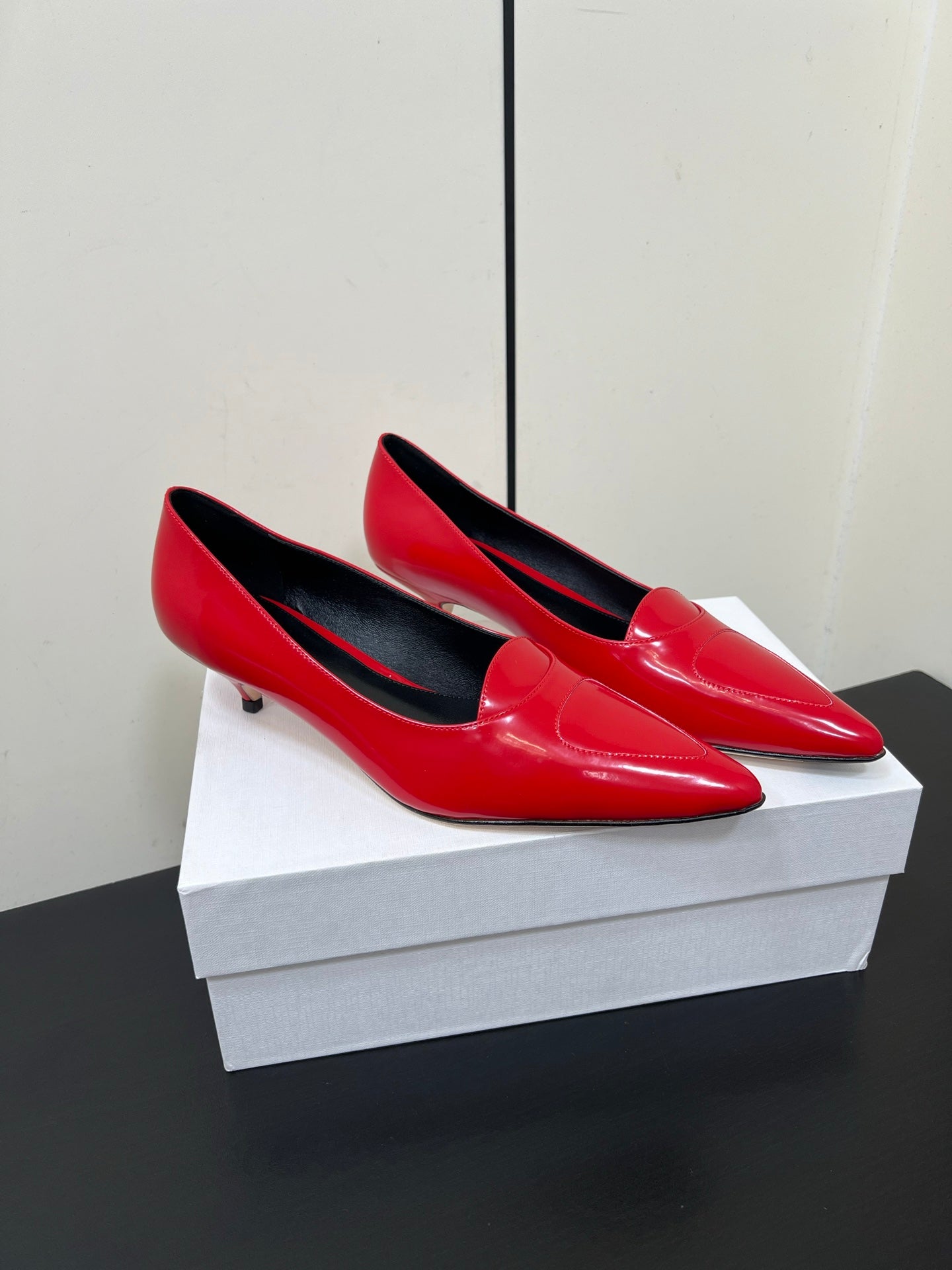 The Row Viv Kitten Pumps 3.5cm Red Patent Leather 340008