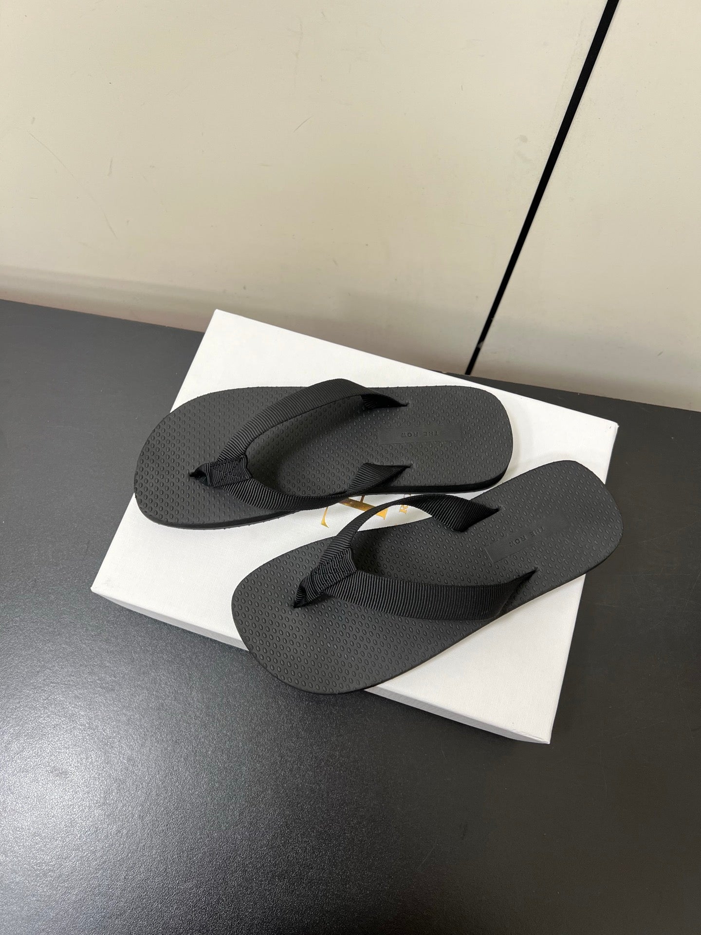 The Row Dune Flatform Thong Sandal In Black Rubber And Black Canvas 340028