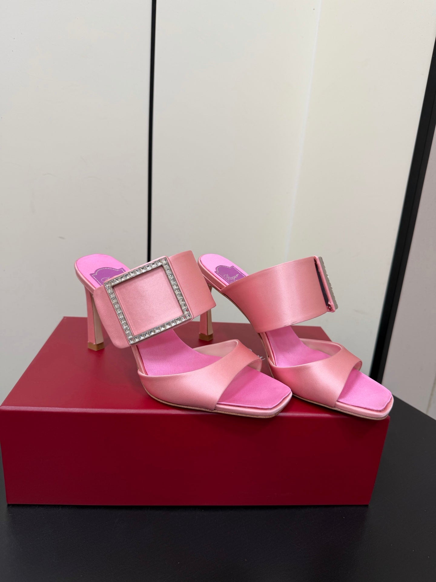 RV Trompette Sandals 8.5cm Black Pink Satin 619599