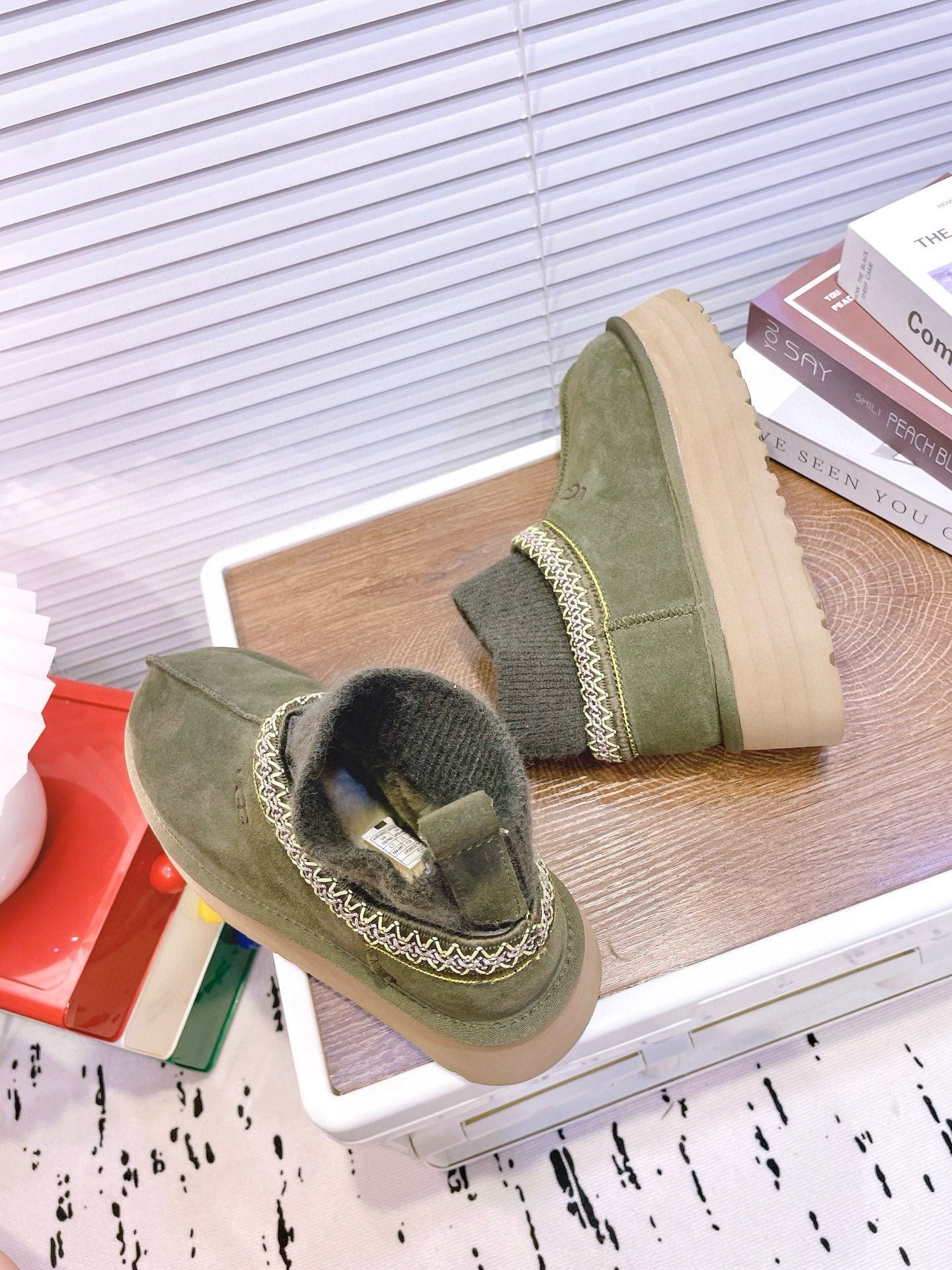 UGG Tazz Platform Boots Olive Green Frabic Suede 512864