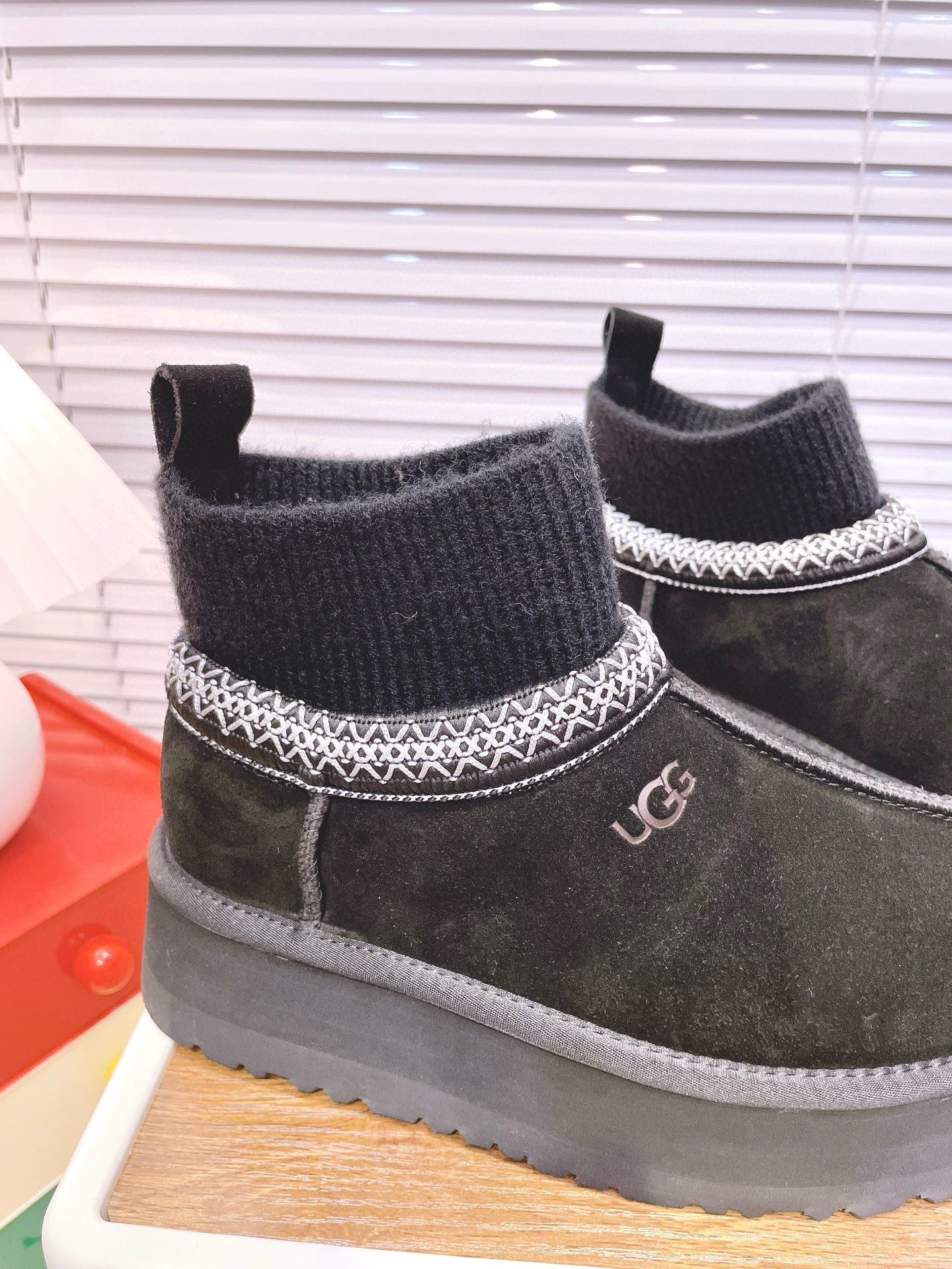 UGG Tazz Platform Boots Black Frabic Suede 512865