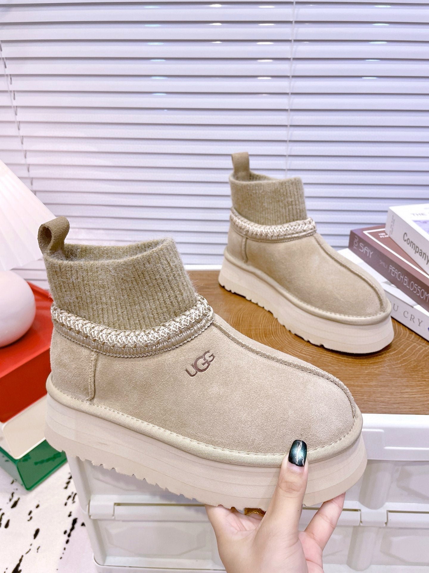 UGG Tazz Platform Boots Light Grey Frabic Suede 512866
