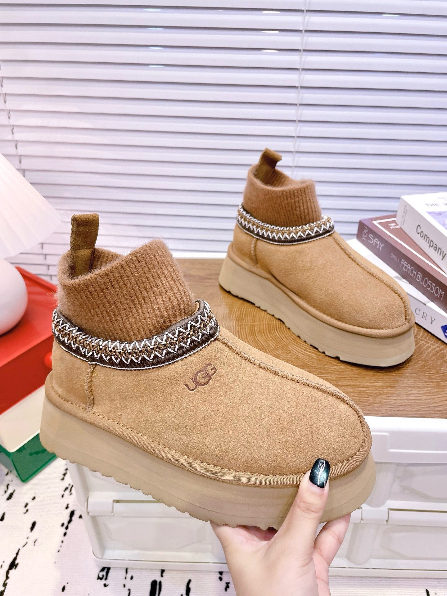 UGG Tazz Platform Boots Light Brown Frabic Suede 512867