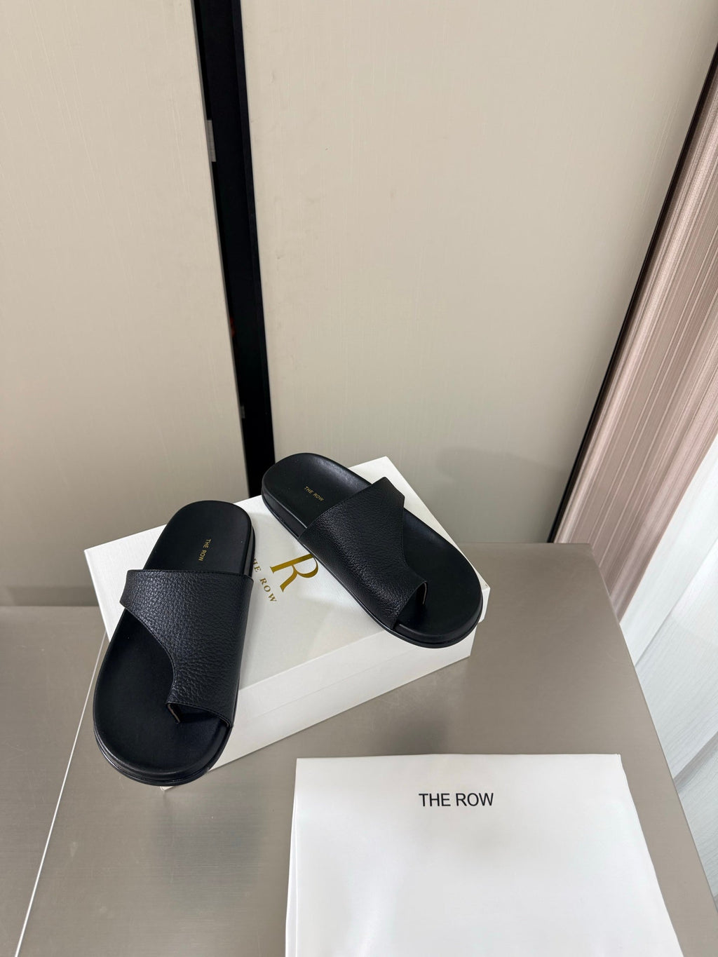 The Row Slip-on Sandals Black Cowhide 872484