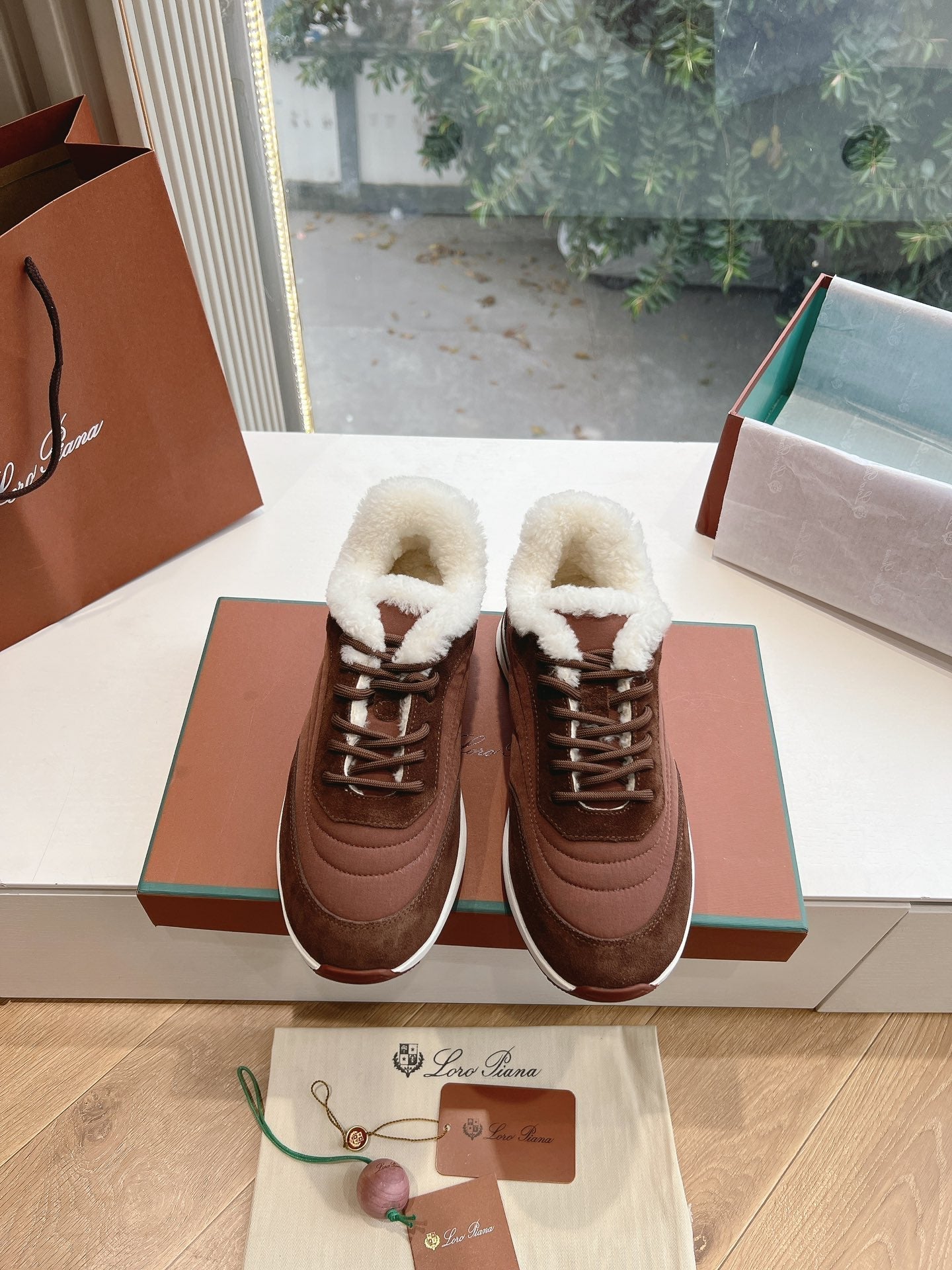 LP Weekend Walk Sneaker Coffee & Chocolate Brown Fur Suede 549511