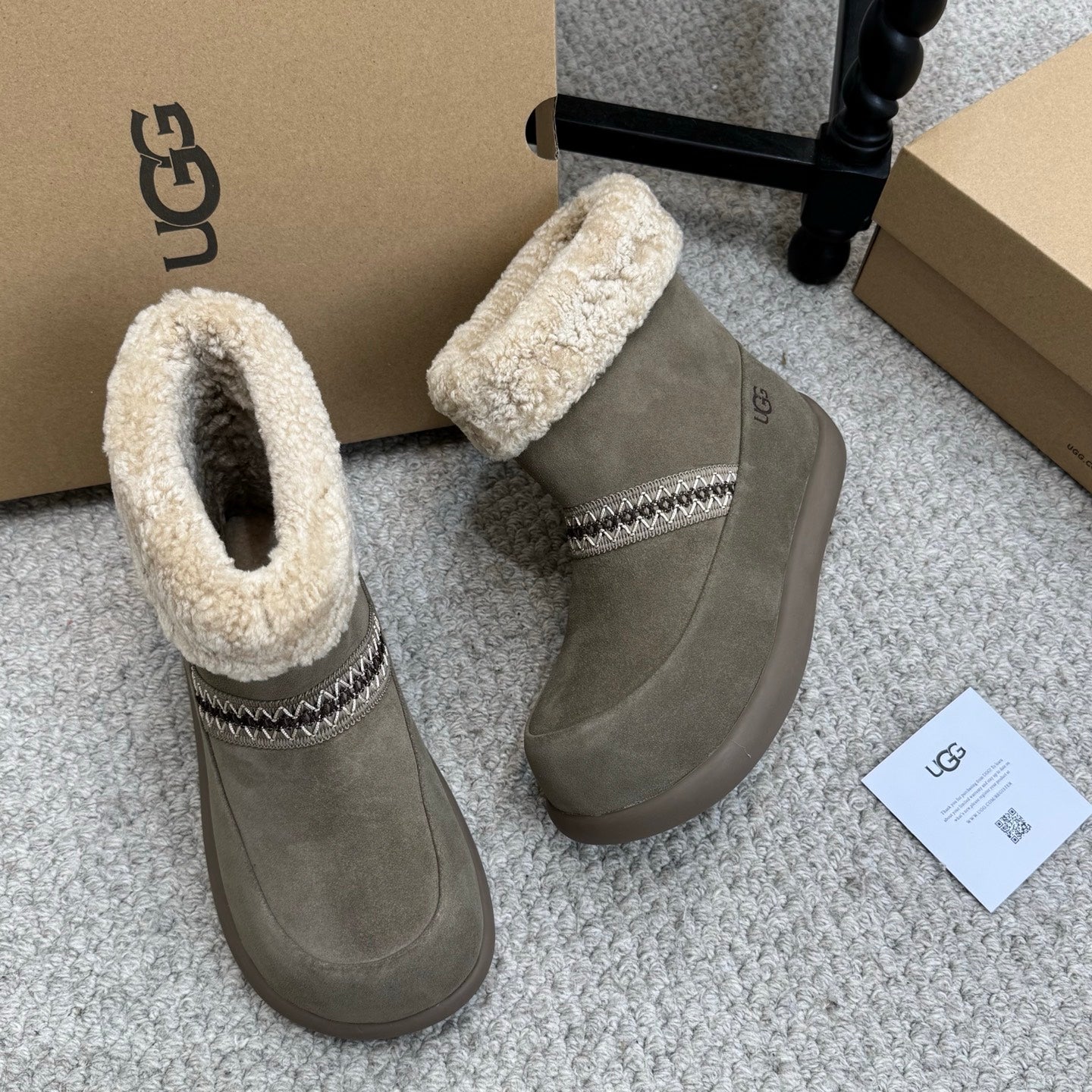 UGG 25ss Ankle Boots Muted Grey Sheep Fur Suede 523104