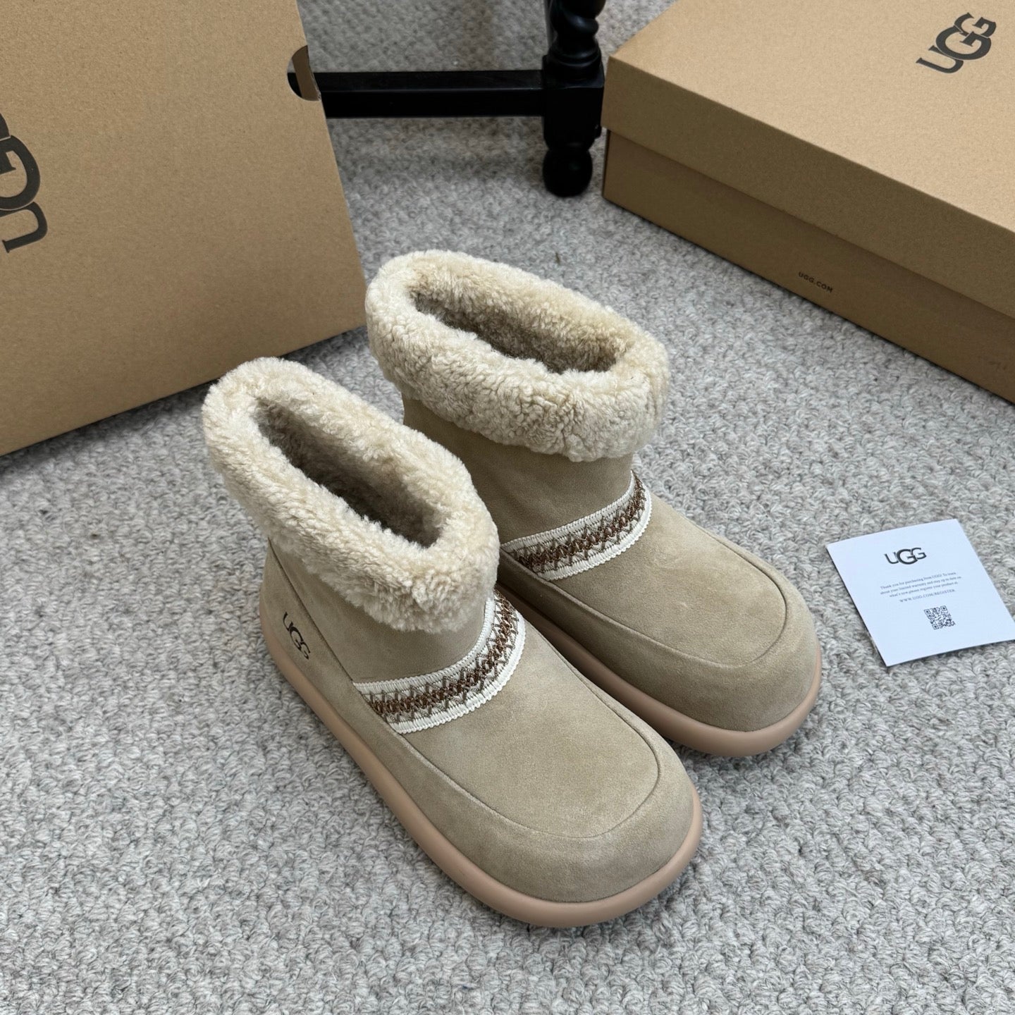UGG 25ss Ankle Boots Taupe Sheep Fur Suede 523105