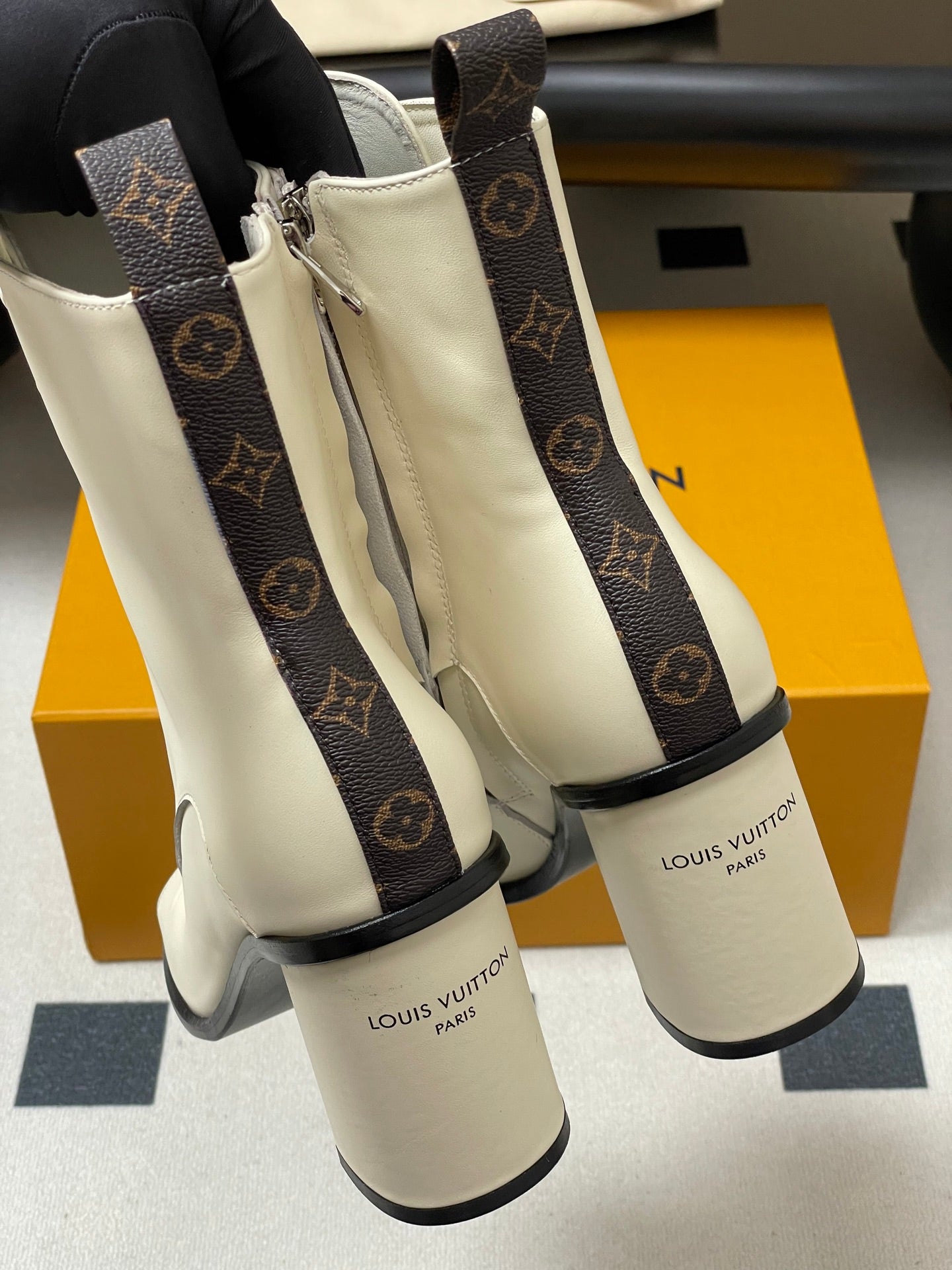 LV Berlin Open Toe Ankle Boot 85mm White Calfskin 416734