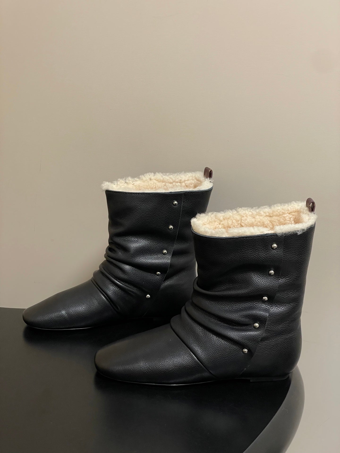 LV 25Fw Nomad Slip-on Ankle Boots Flat Black Grain Leather Wool-lined 534594 .