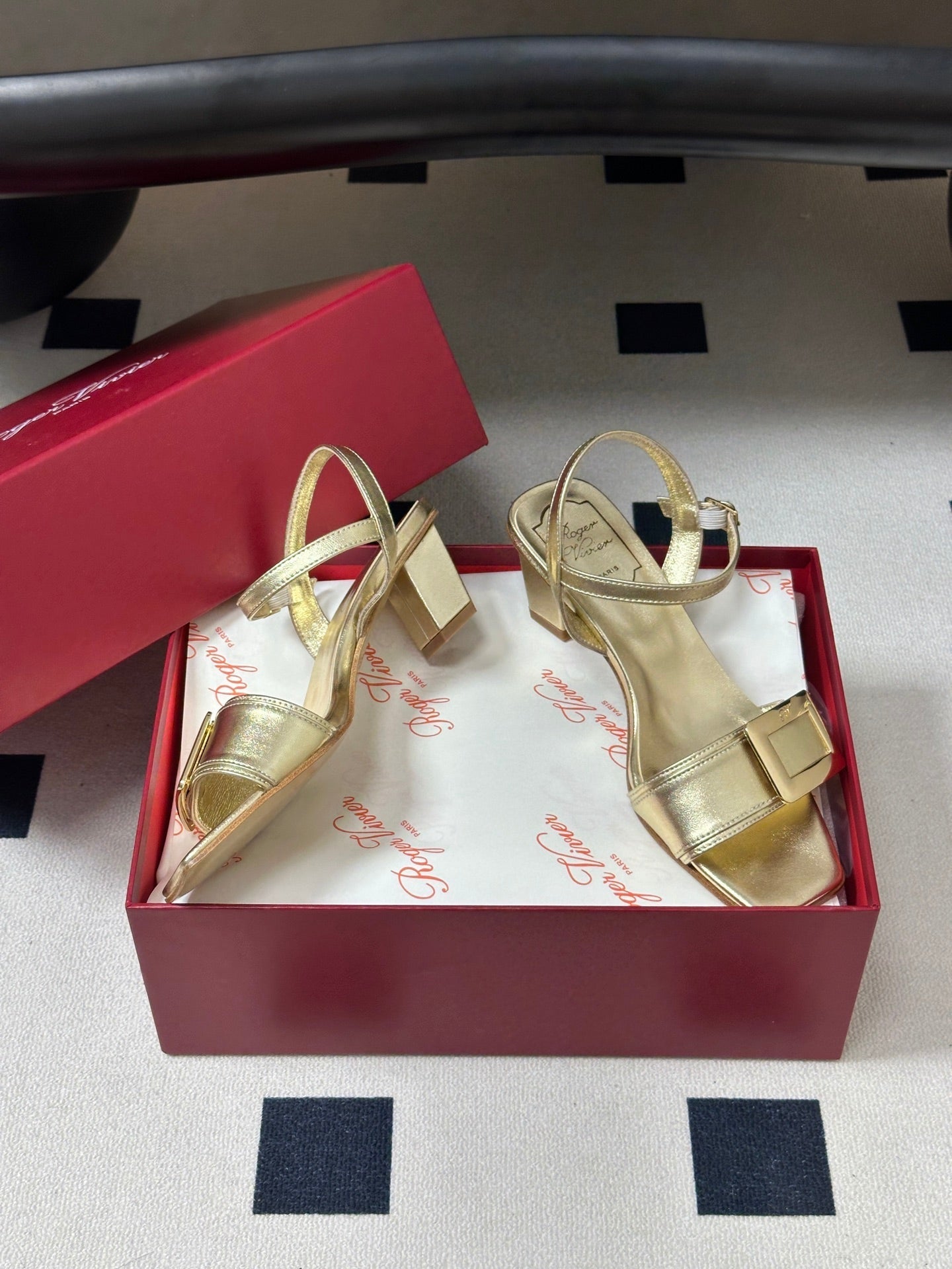 Roger Vivier Belle Vivier Sandals Gold Patent Leather 835128