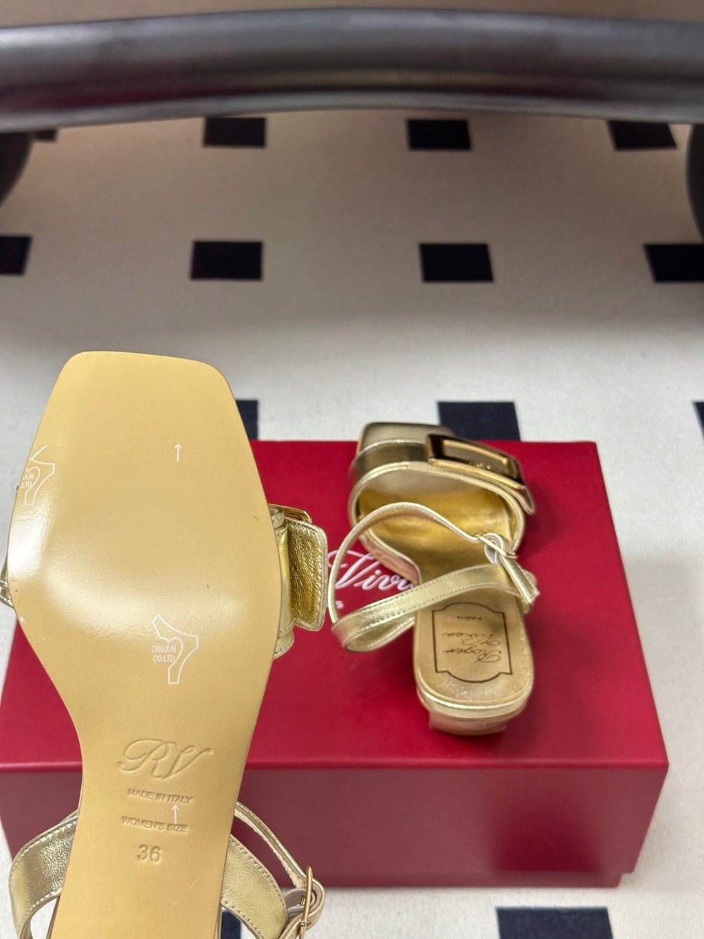 Roger Vivier Belle Vivier Sandals Gold Patent Leather 835128
