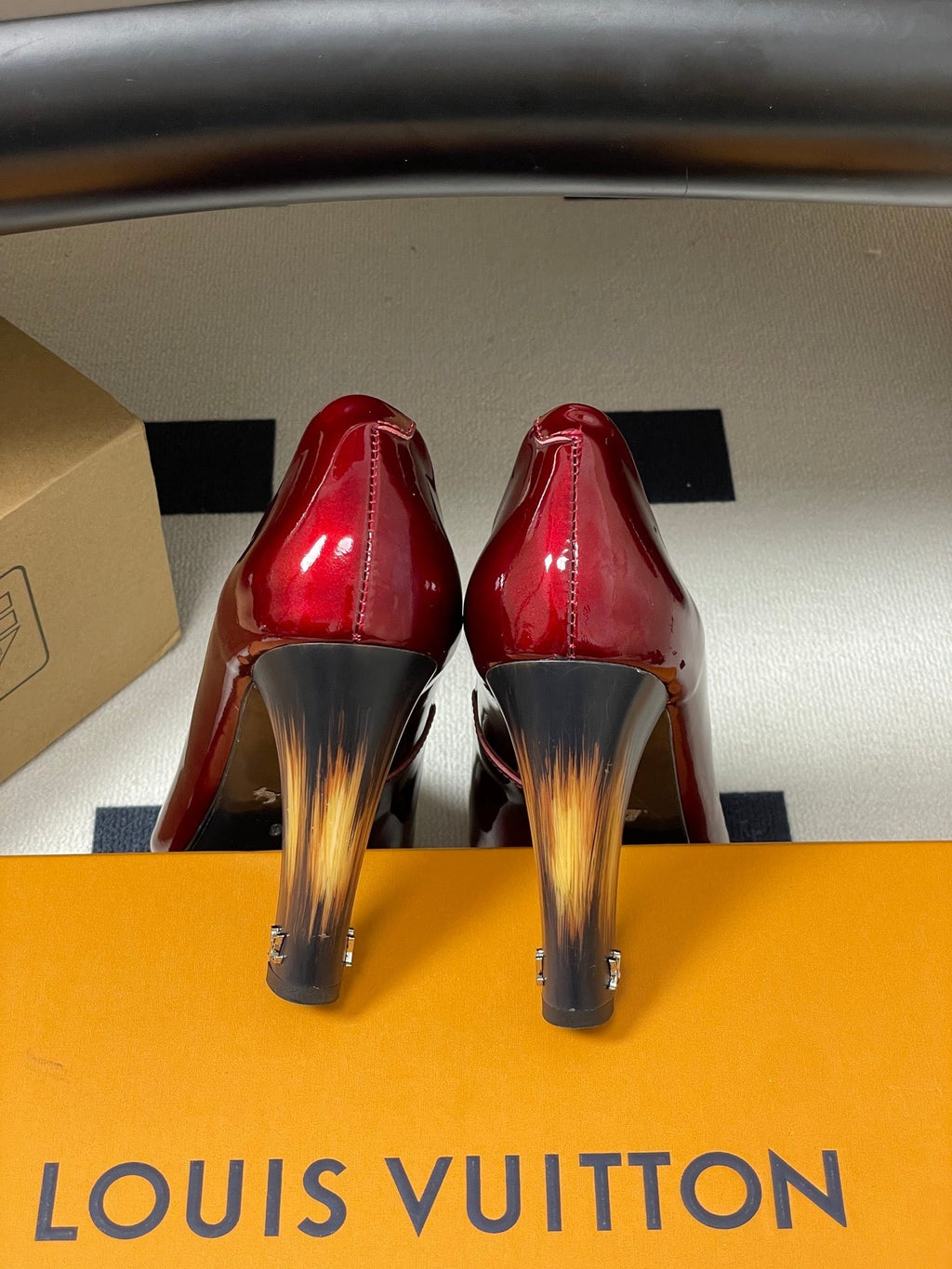 LV 26s Pumps 10.5cm Burgundy Patent Leather 888228