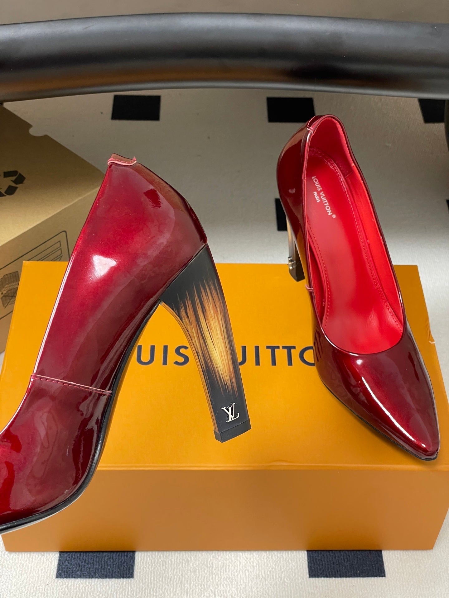 LV 26s Pumps 10.5cm Burgundy Patent Leather 888228