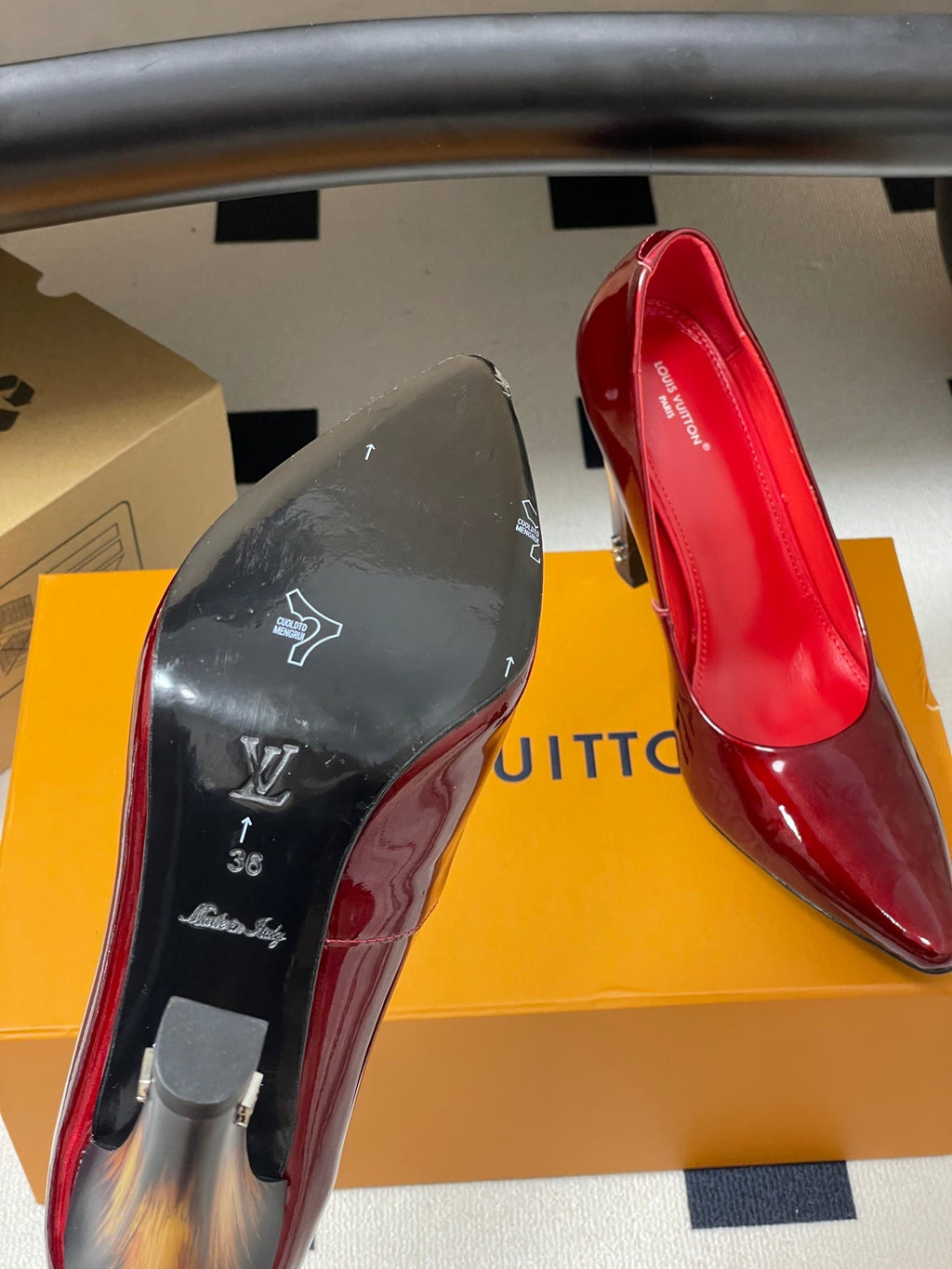LV 26s Pumps 10.5cm Burgundy Patent Leather 888228