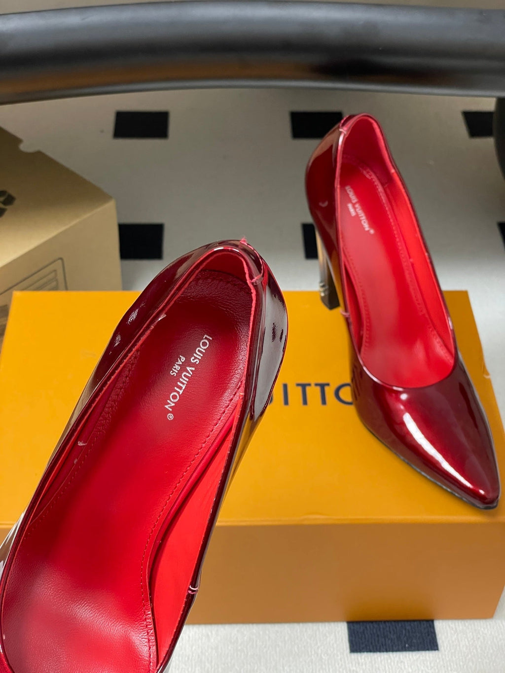 LV 26s Pumps 10.5cm Burgundy Patent Leather 888228