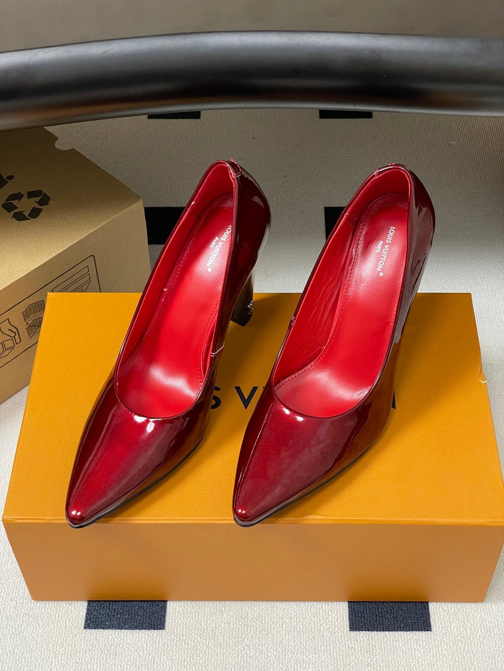 LV 26s Pumps 10.5cm Burgundy Patent Leather 888228