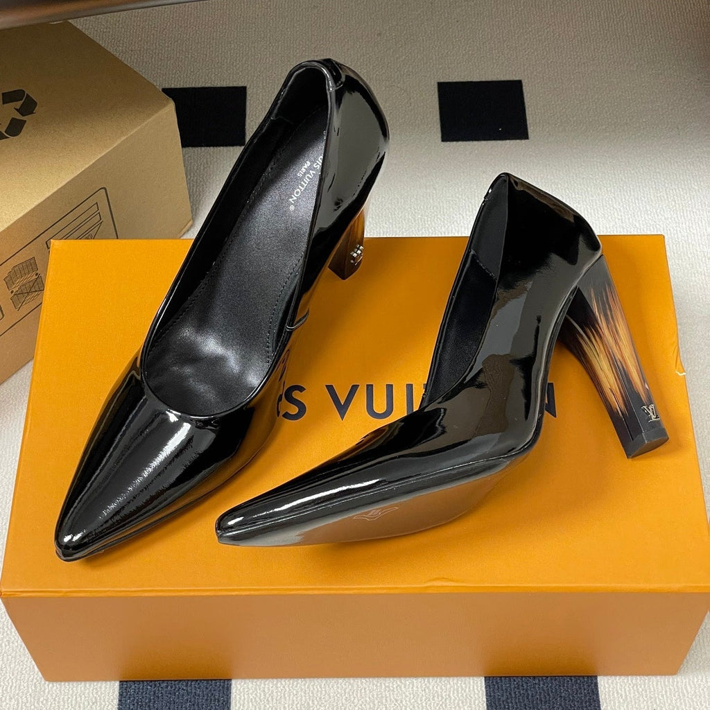 LV 26s Pumps 10.5cm Black Patent Leather 888229