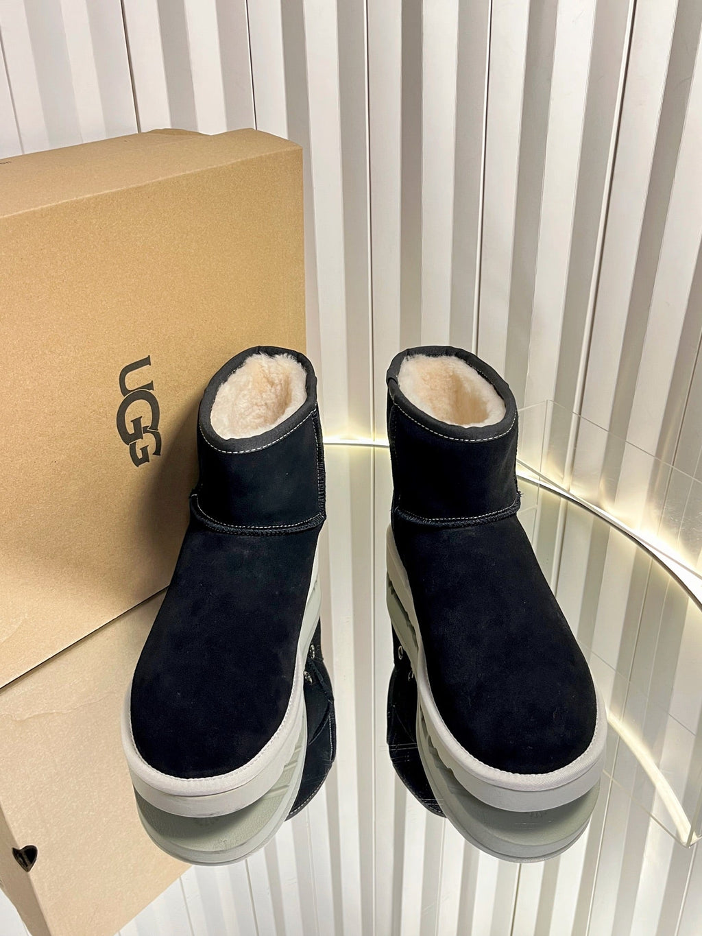 UGG x Converse Boots Black Suede 548552