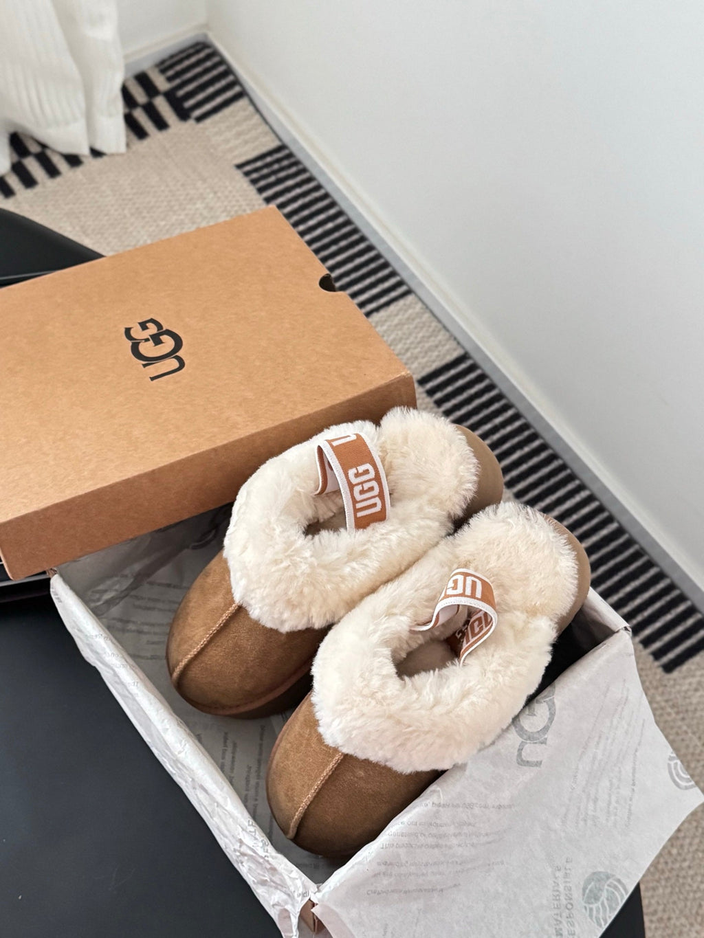 UGG Disquette Slippers Brown White Wool Suede 508051