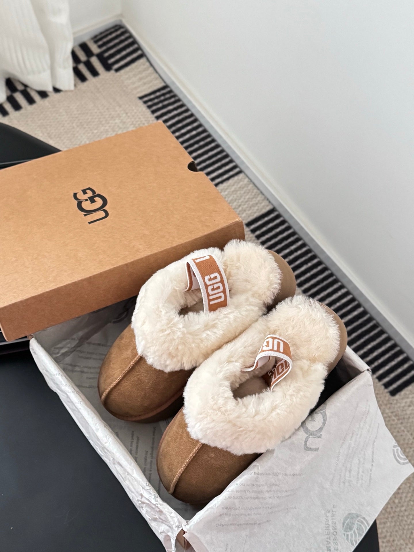 UGG Disquette Slippers Brown White Wool Suede 508051