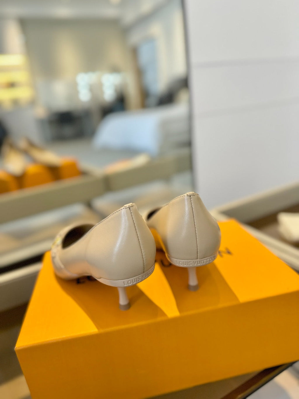6AM 5.5cm Beige Leather Pumps 241206