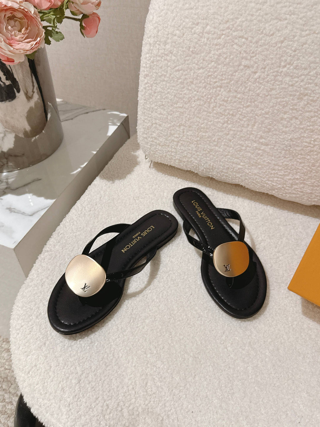 LV Sunkiss Mules Black Sheepskin 840385