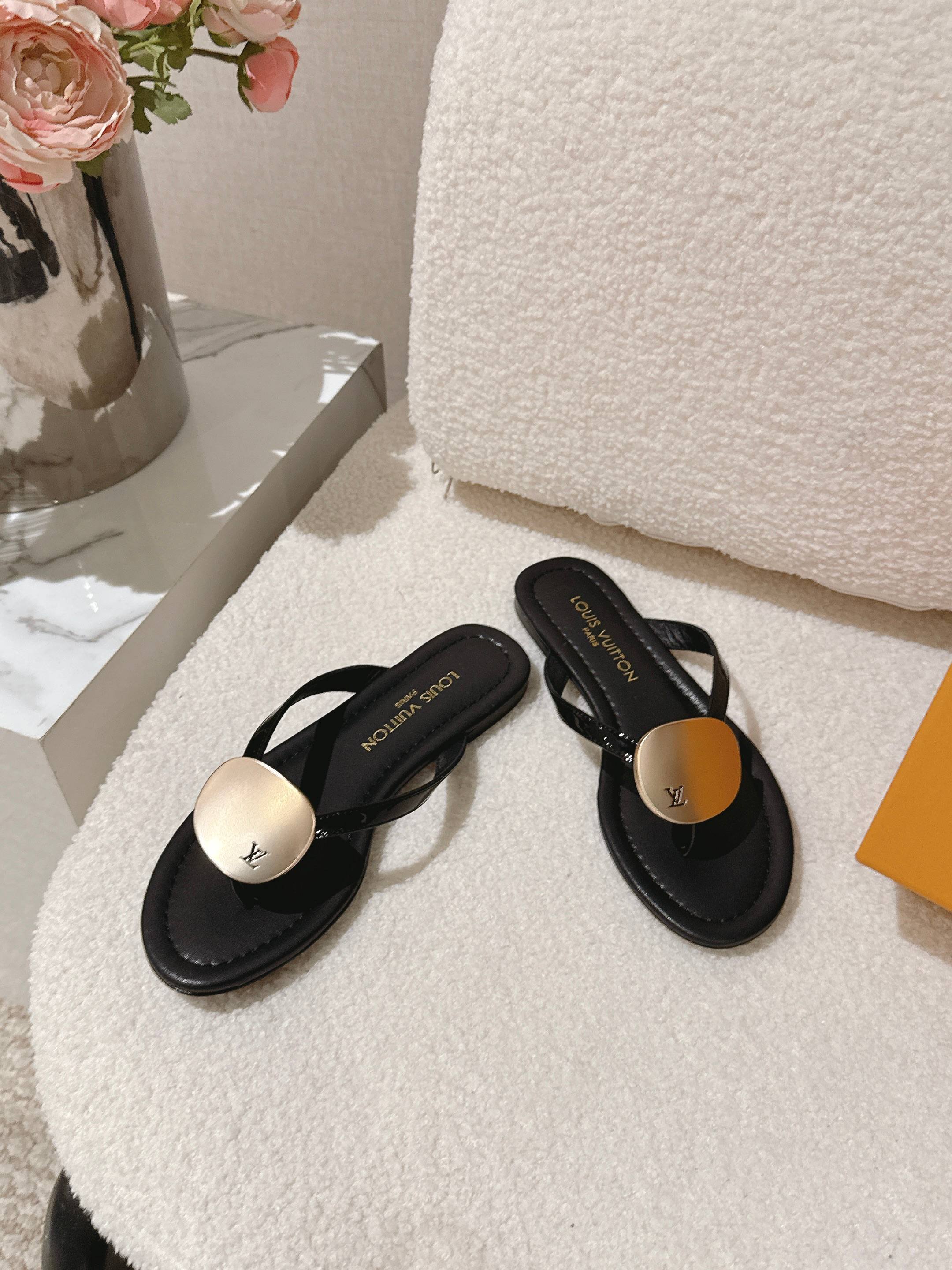 LV Sunkiss Mules Black Sheepskin 840385
