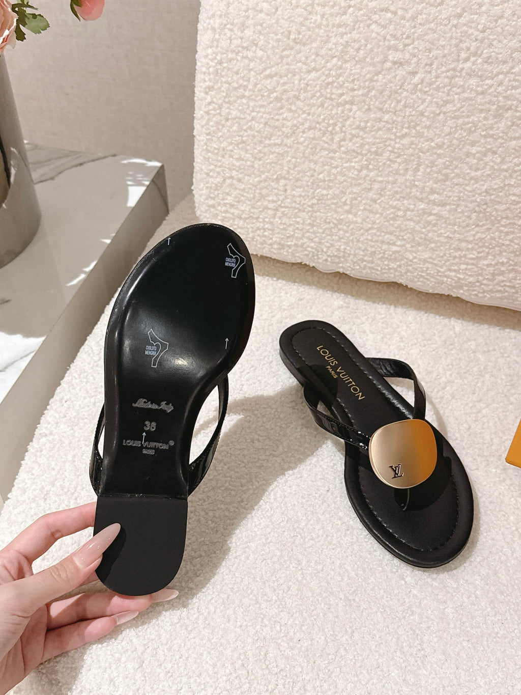 LV Sunkiss Mules Black Sheepskin 840385